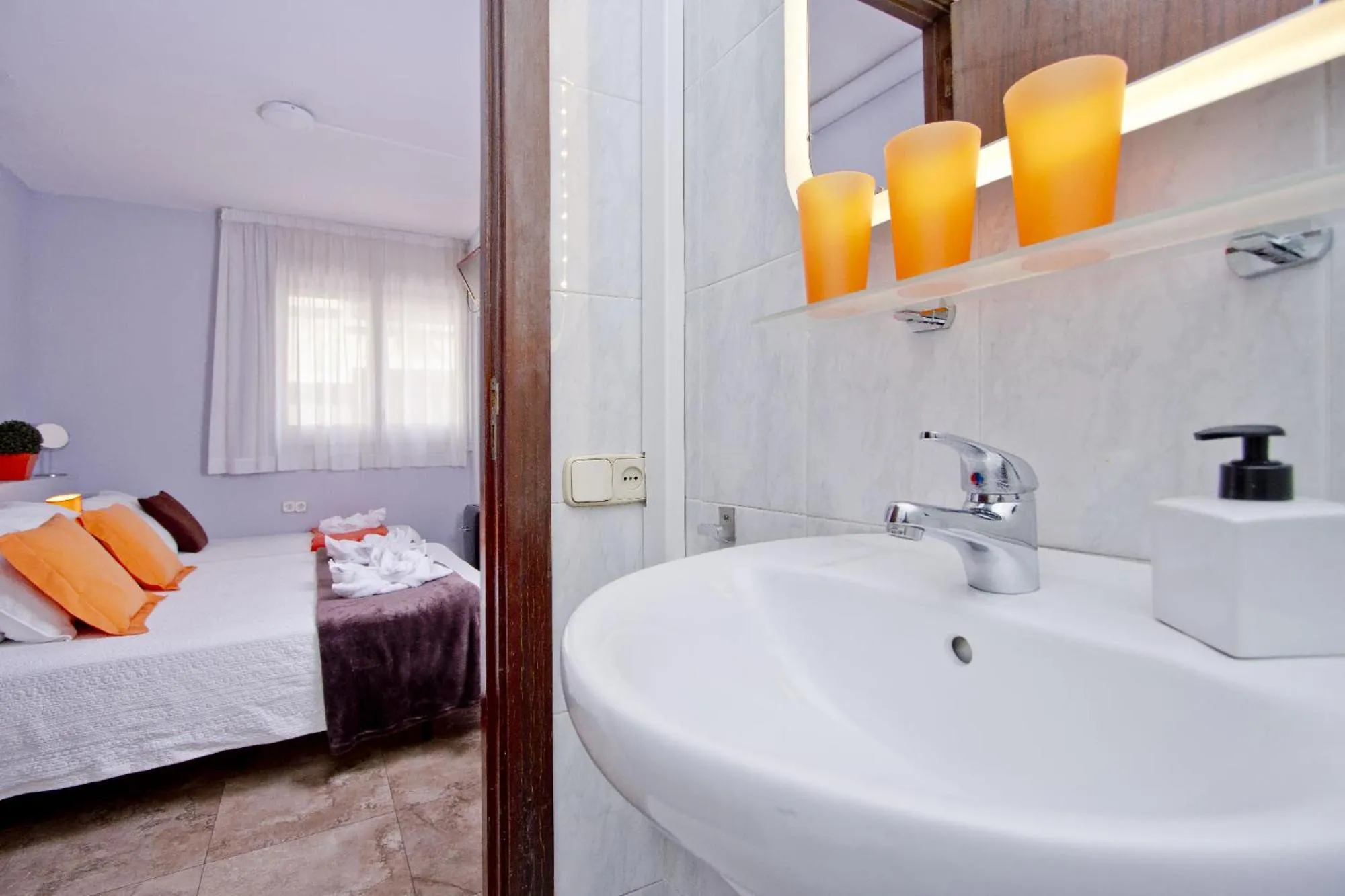 Bed in Barcelona City Seven Hostal