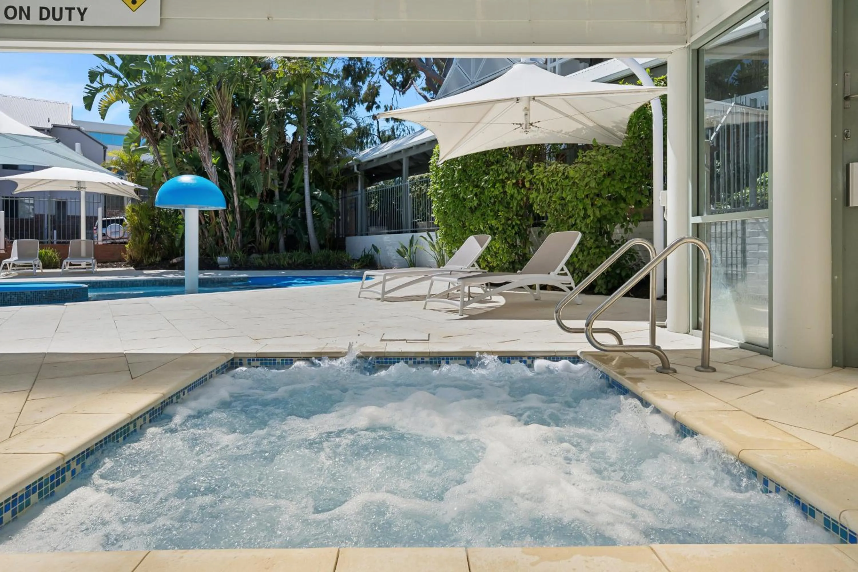 Swimming pool in Broadwater Resort Como