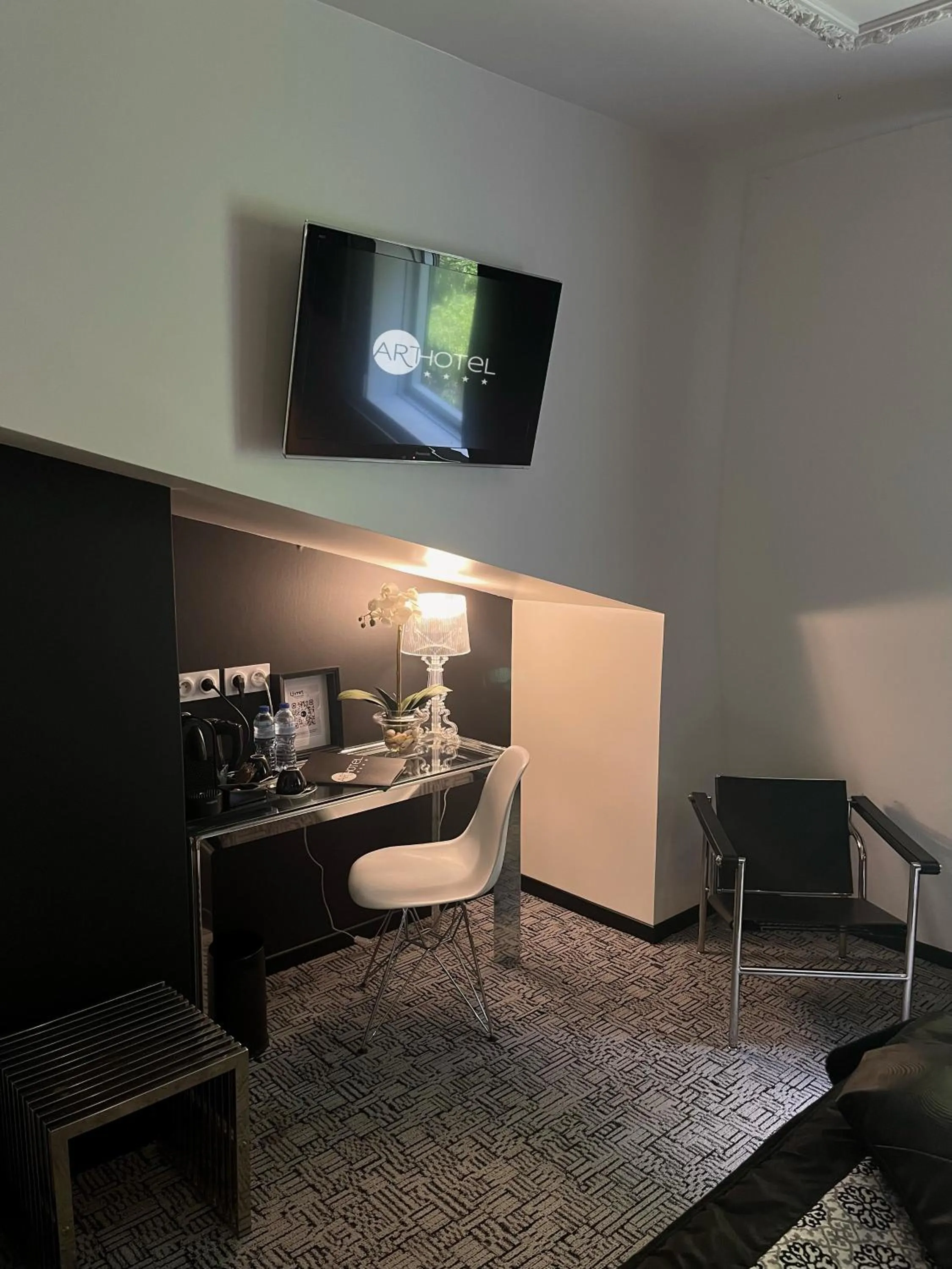 Seating area in Art Hotel