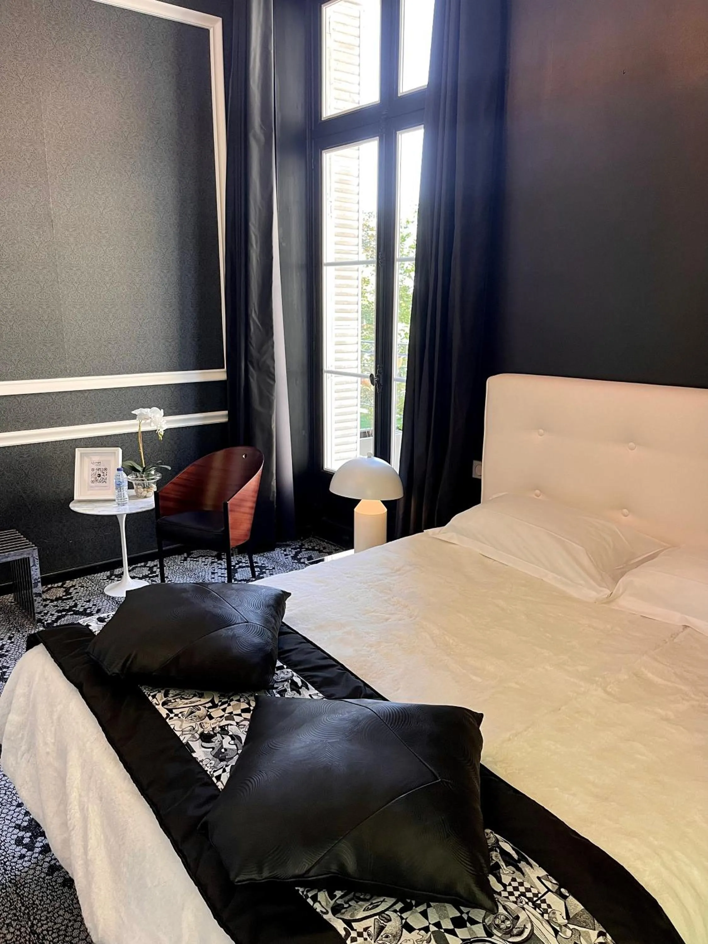 Living room, Bed in Art Hotel