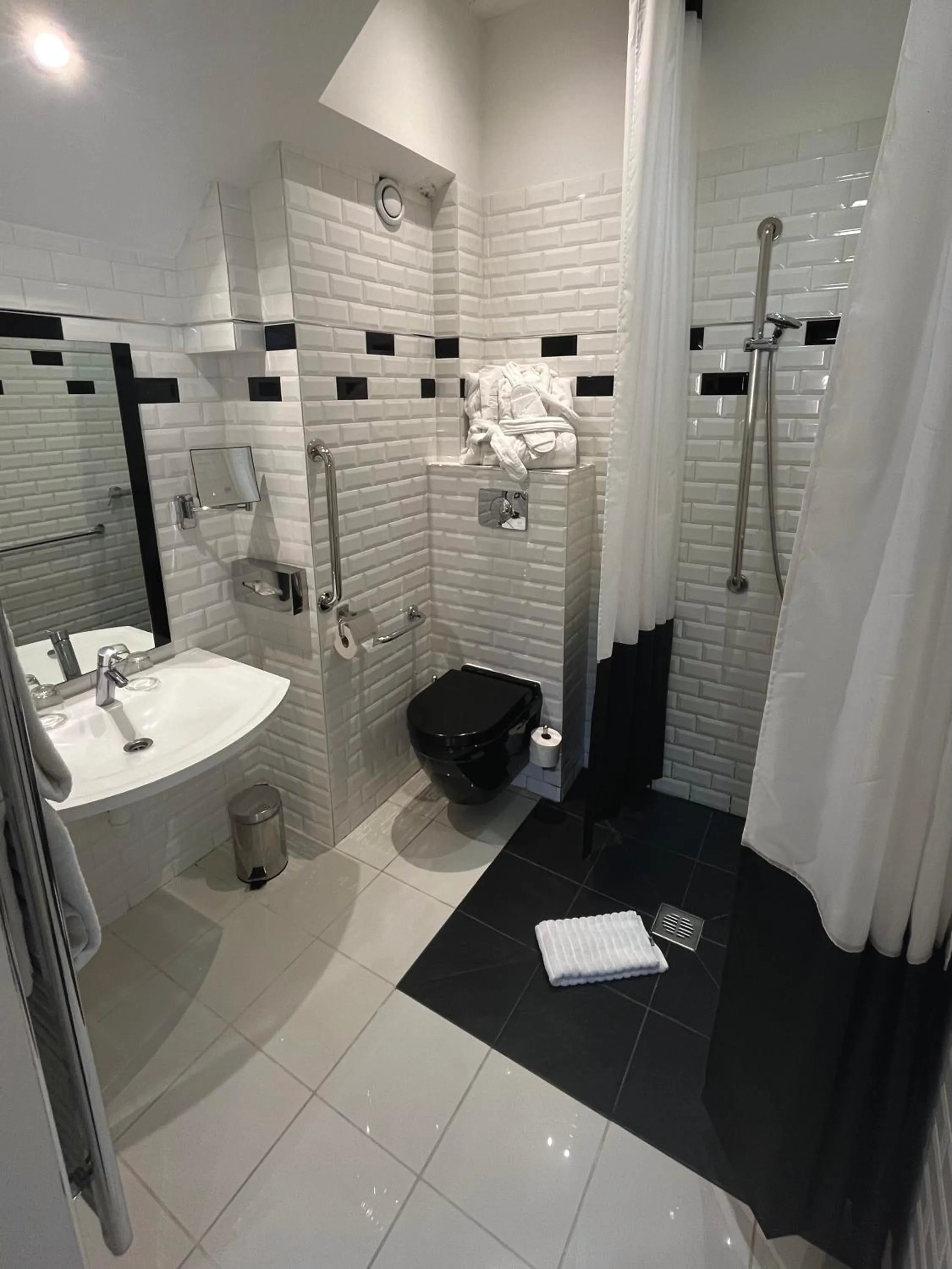 Bathroom in Art Hotel