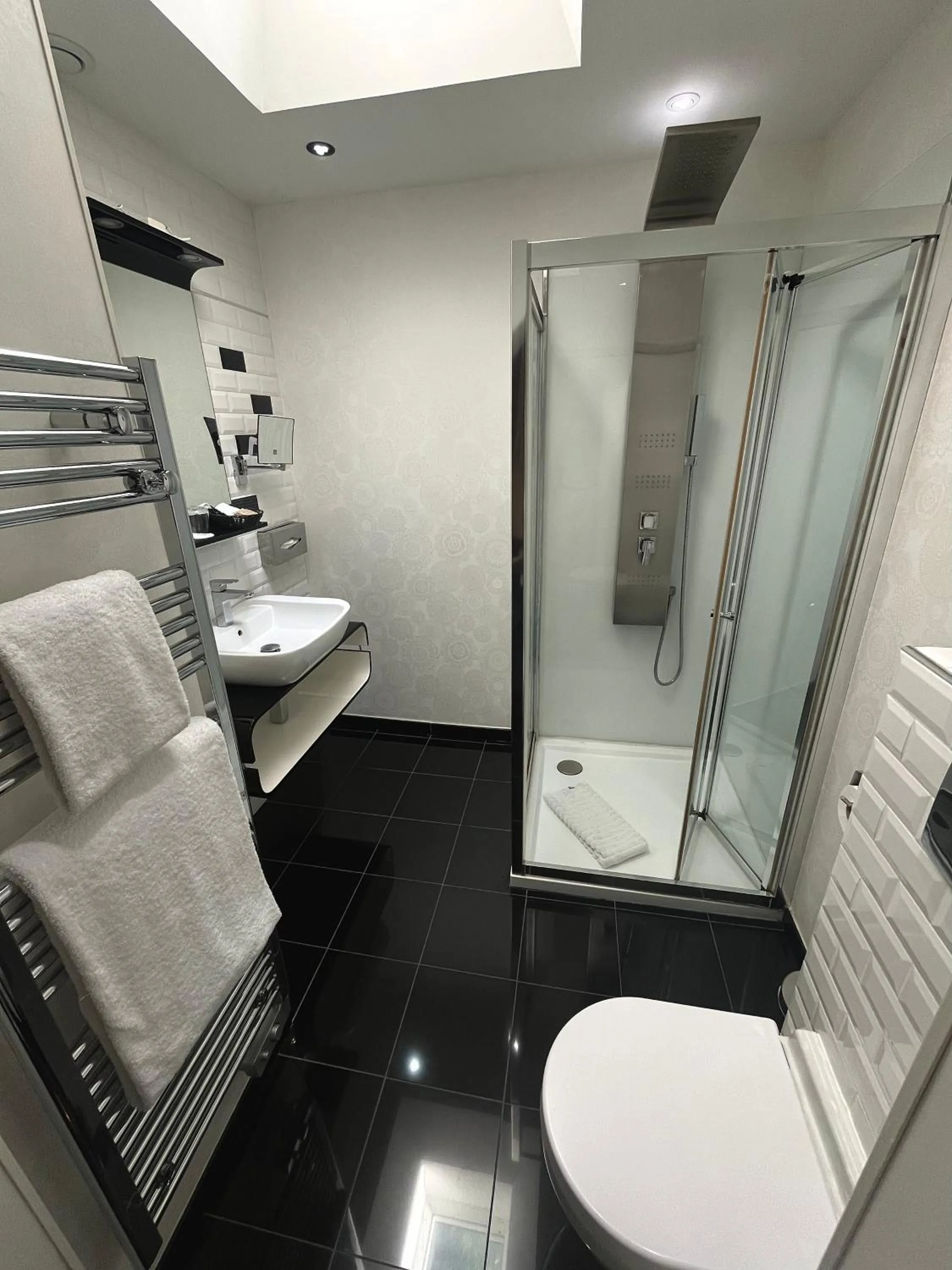 Bathroom in Art Hotel