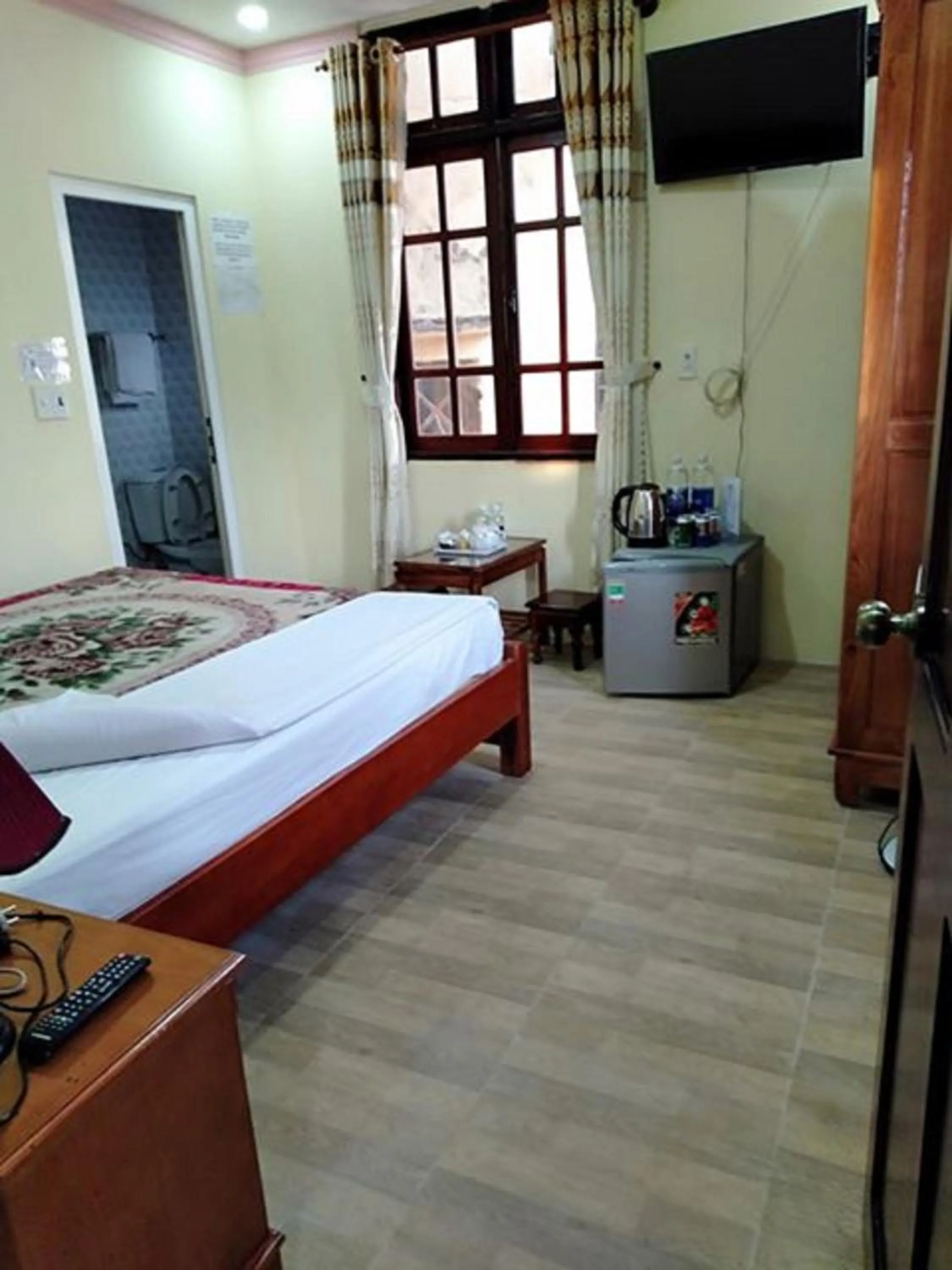 Bedroom, Bed in Nón Lá Guest House