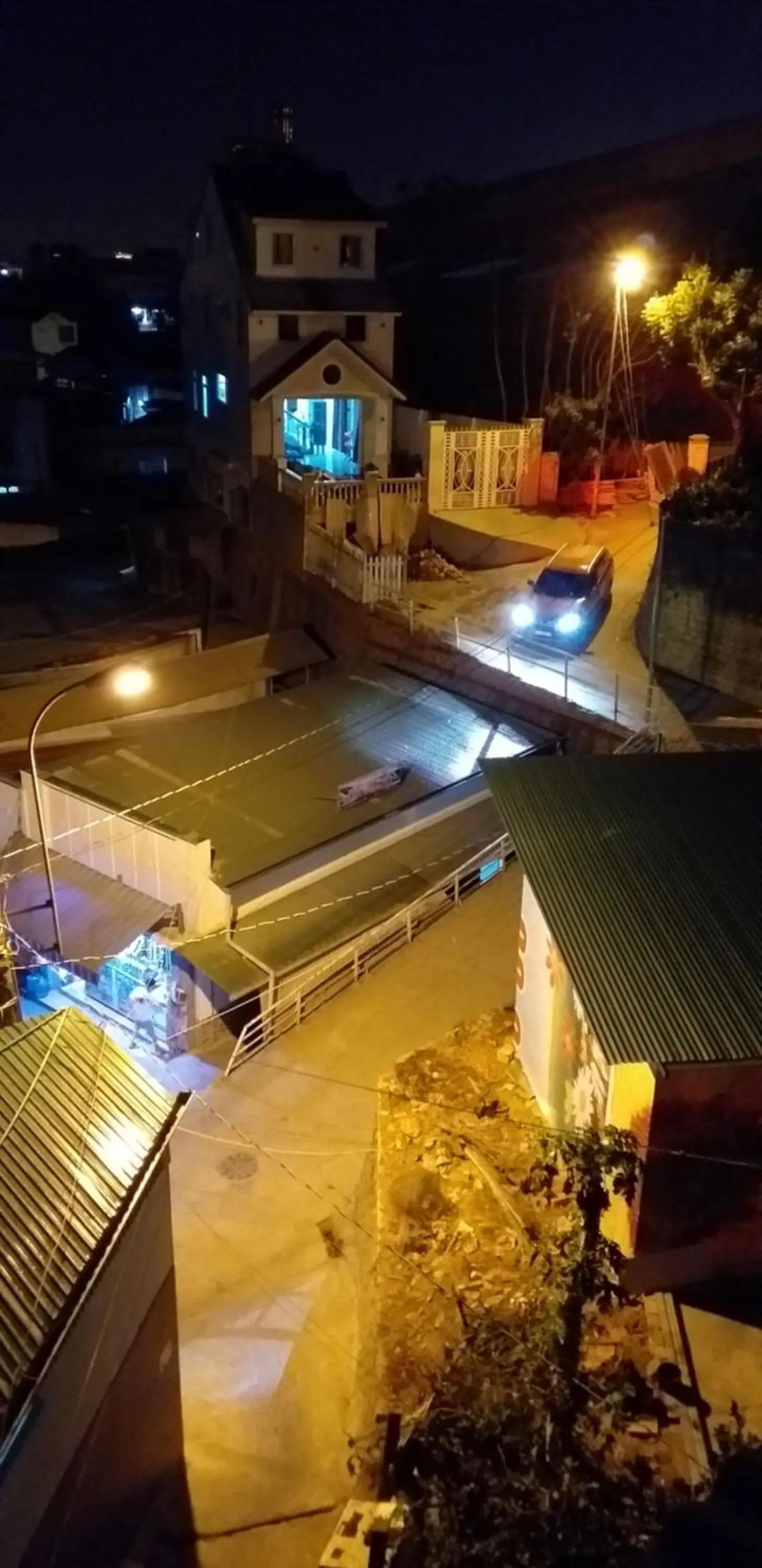Quiet street view in Nón Lá Guest House