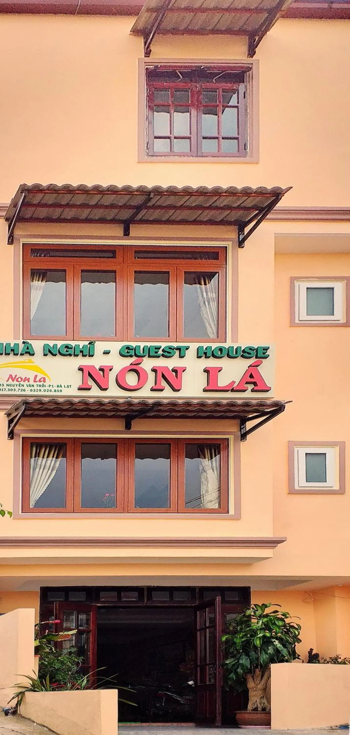 Property building in Nón Lá Guest House