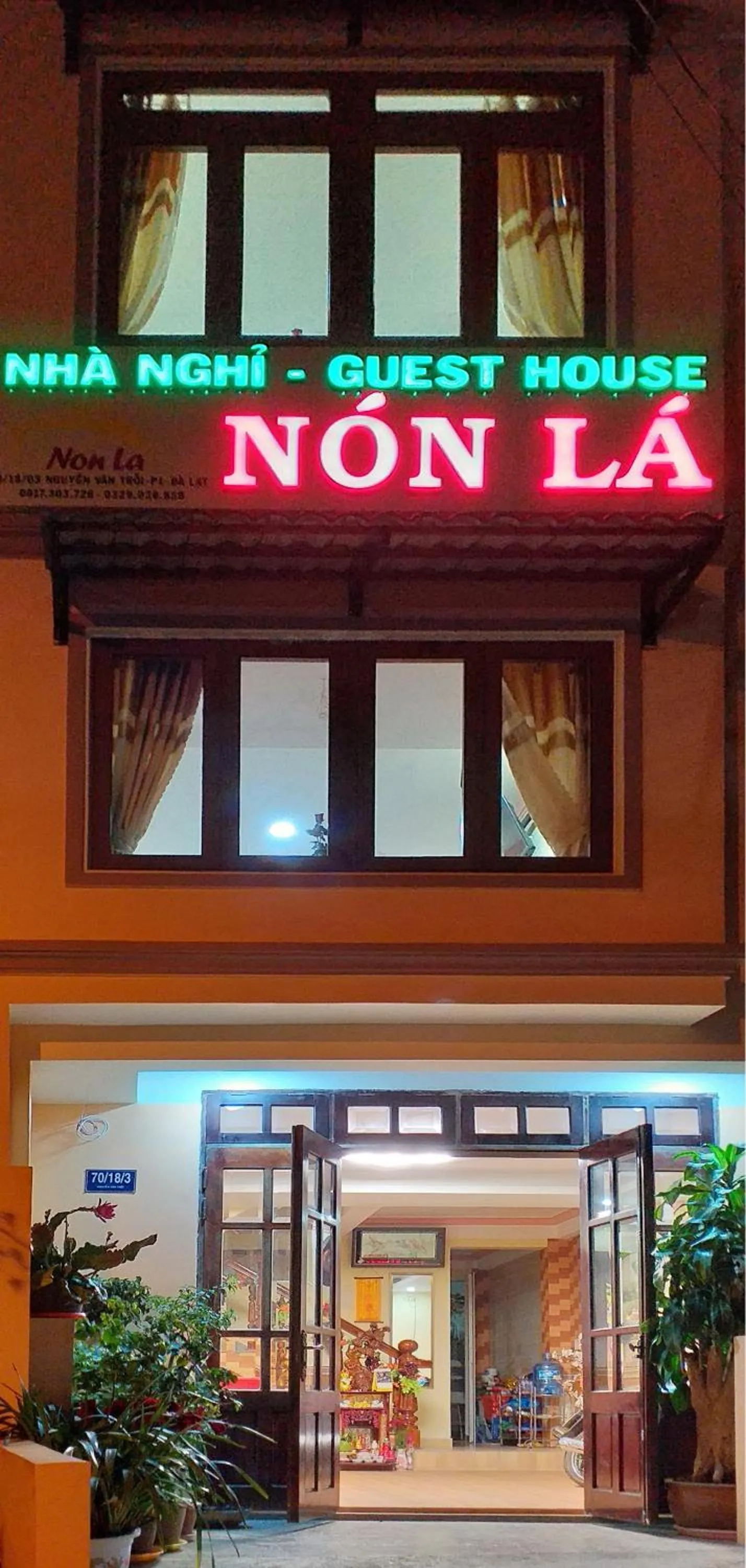 Facade/entrance in Nón Lá Guest House