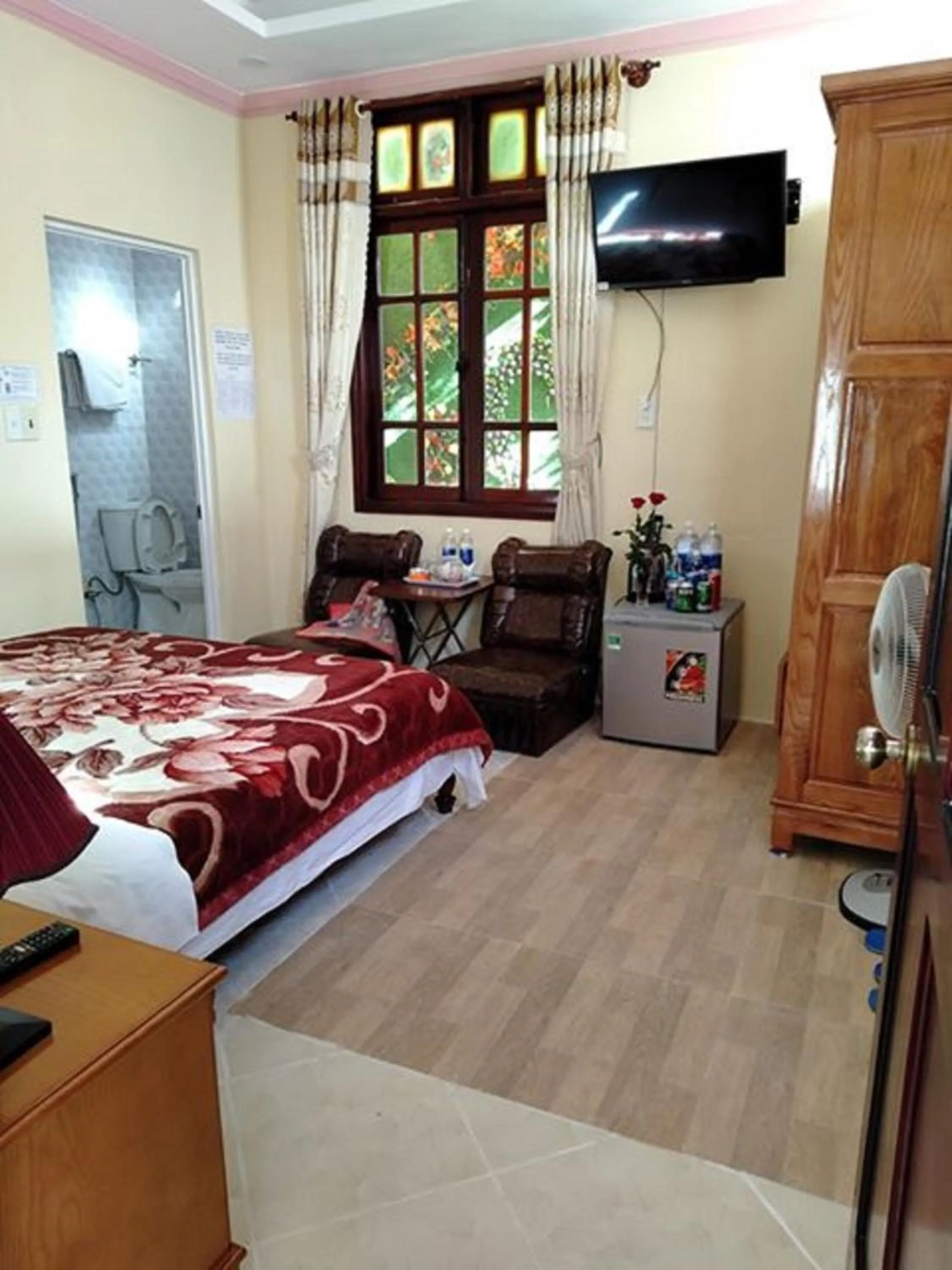Bedroom, Bed in Nón Lá Guest House
