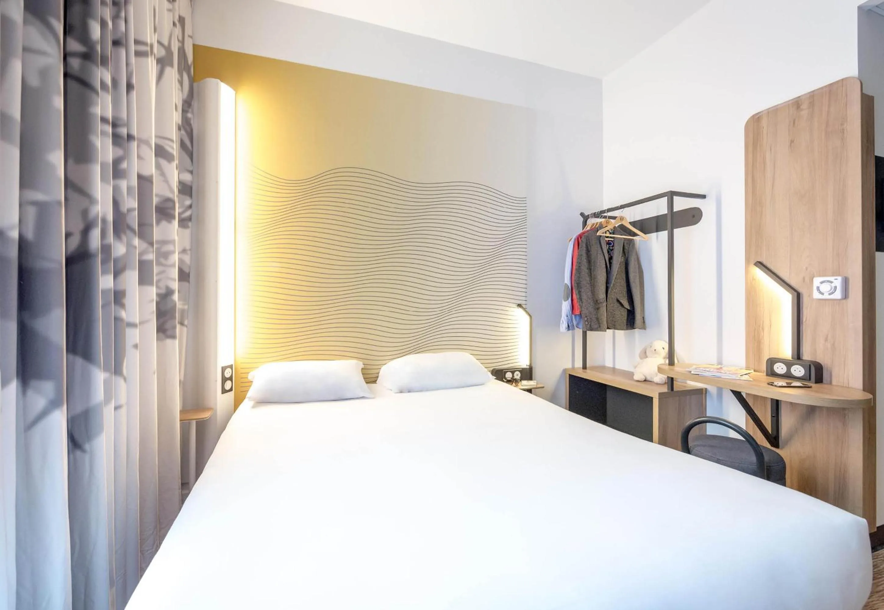 Bed in B&B HOTEL Sainte-Maxime Golfe de Saint Tropez