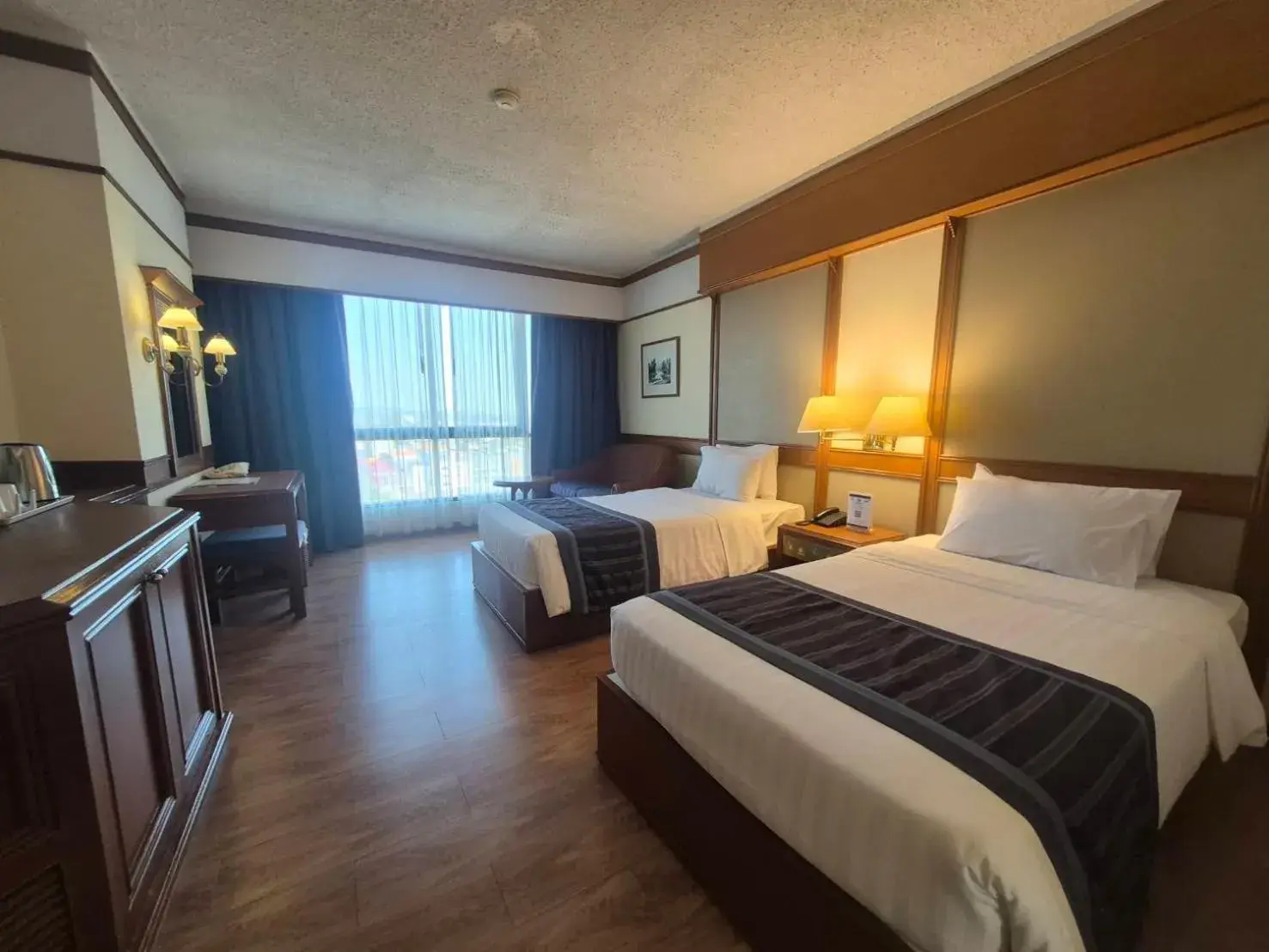 Superior Twin Room with City View in Cholchan Pattaya Beach Resort - SHA Extra Plus Superior Twin Room with City View in Cholchan Pattaya Beach Resort - SHA Extra Plus
