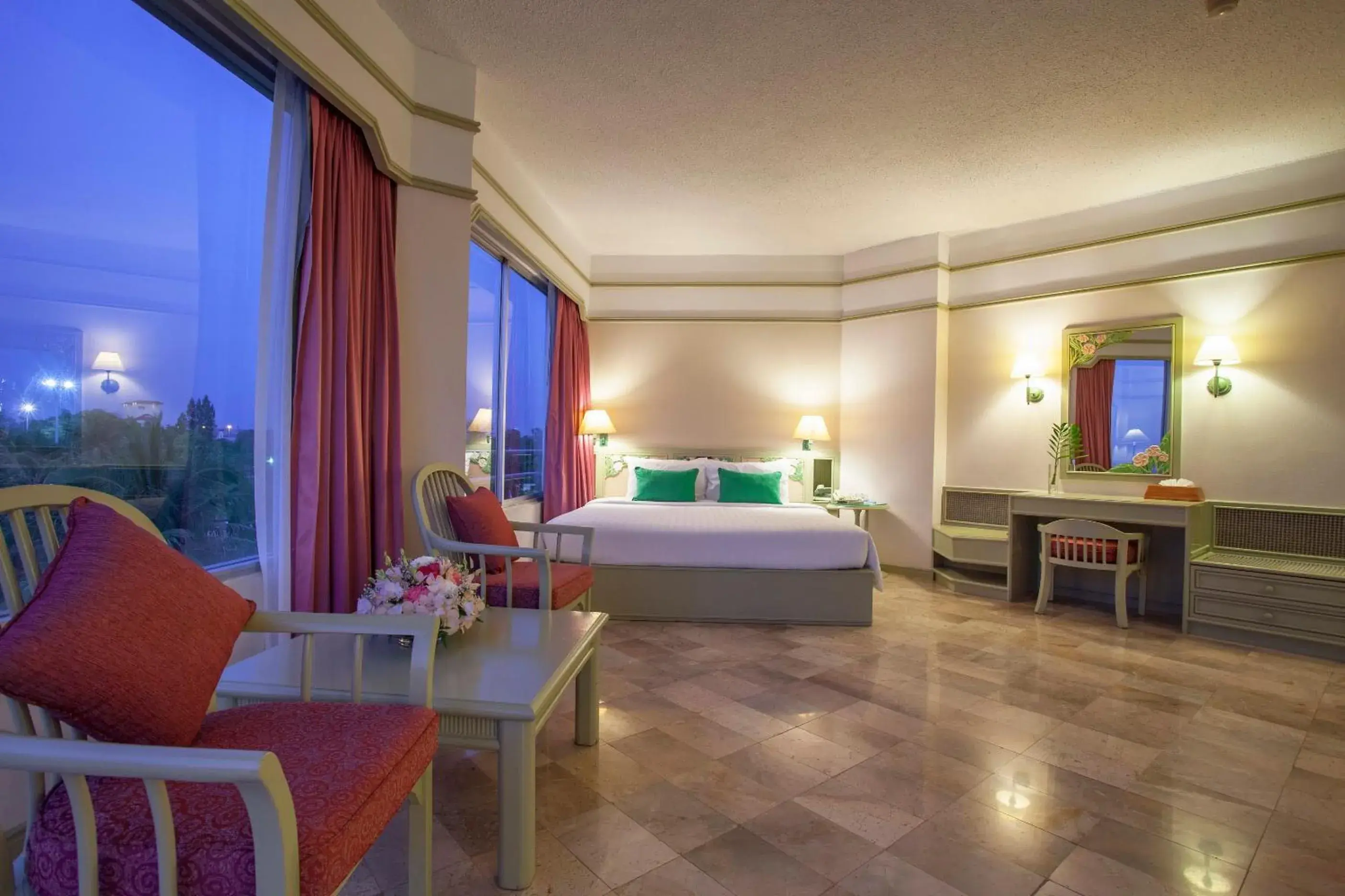 Photo of the whole room, Bed in Cholchan Pattaya Beach Resort - SHA Extra Plus Photo of the whole room, Bed in Cholchan Pattaya Beach Resort - SHA Extra Plus