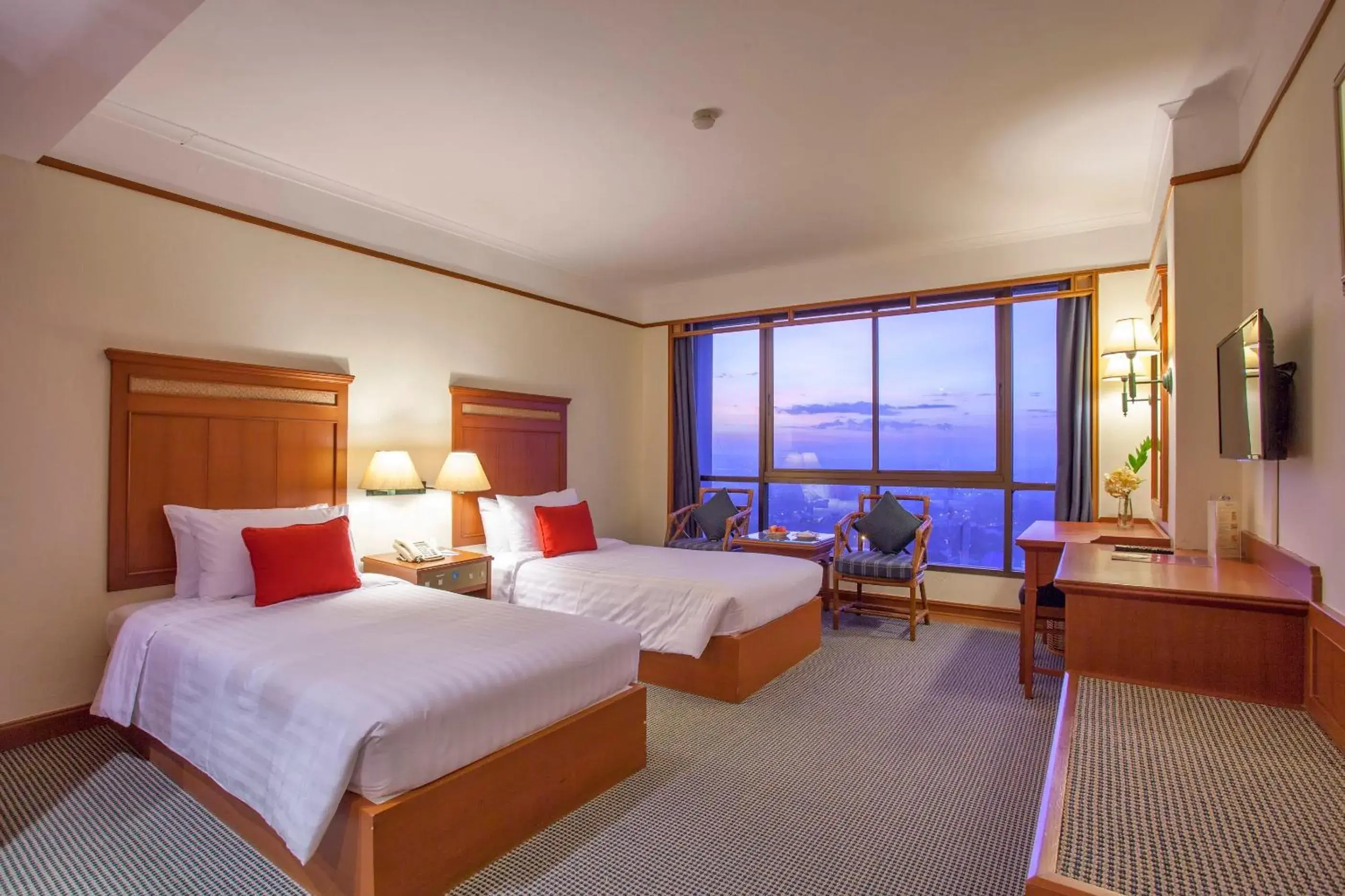 Photo of the whole room, Bed in Cholchan Pattaya Beach Resort - SHA Extra Plus Photo of the whole room, Bed in Cholchan Pattaya Beach Resort - SHA Extra Plus