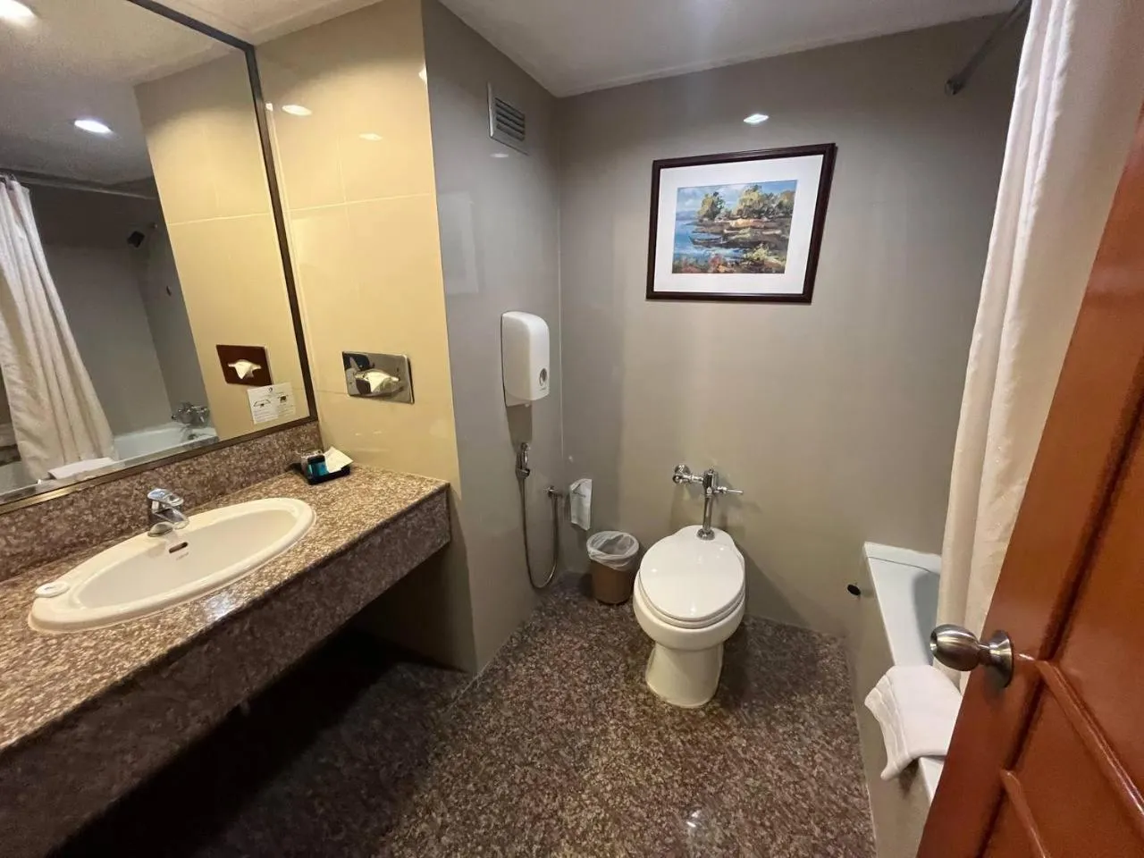 Cholchan Pattaya Beach Resort - SHA Extra Plus