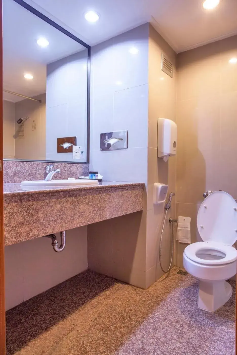 Bathroom in Cholchan Pattaya Beach Resort - SHA Extra Plus Bathroom in Cholchan Pattaya Beach Resort - SHA Extra Plus