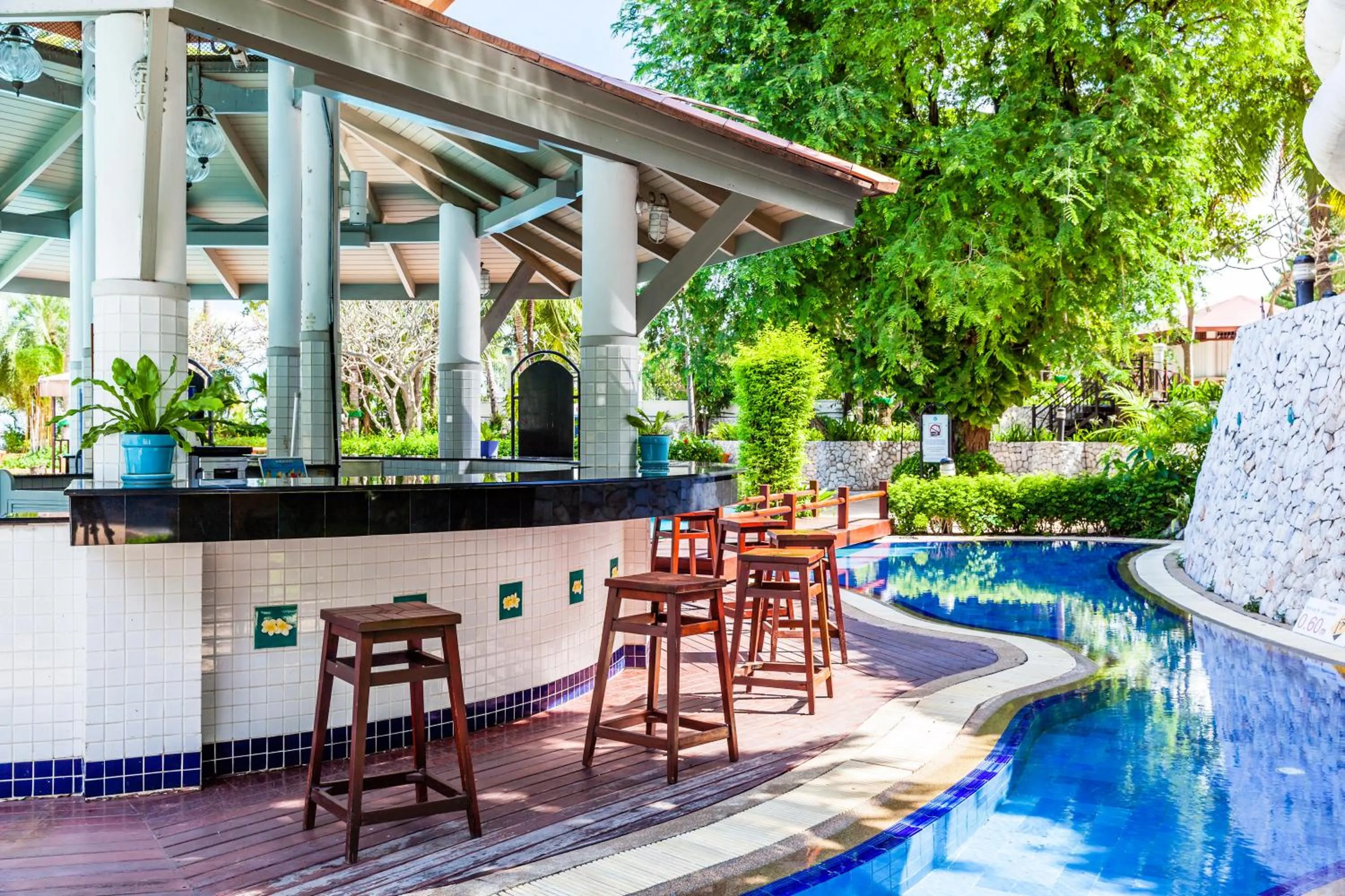 Swimming pool in Cholchan Pattaya Beach Resort - SHA Extra Plus