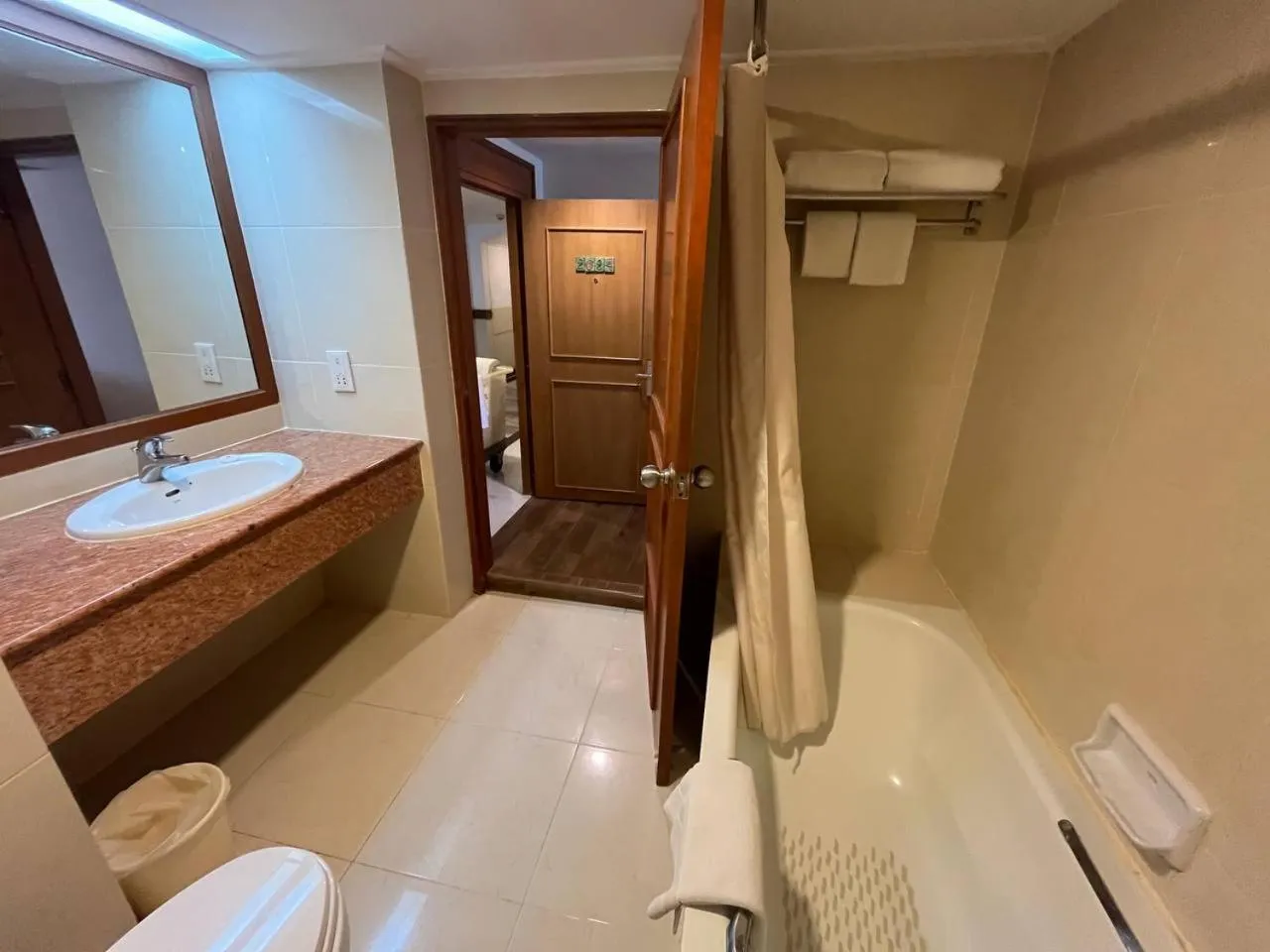 Cholchan Pattaya Beach Resort - SHA Extra Plus