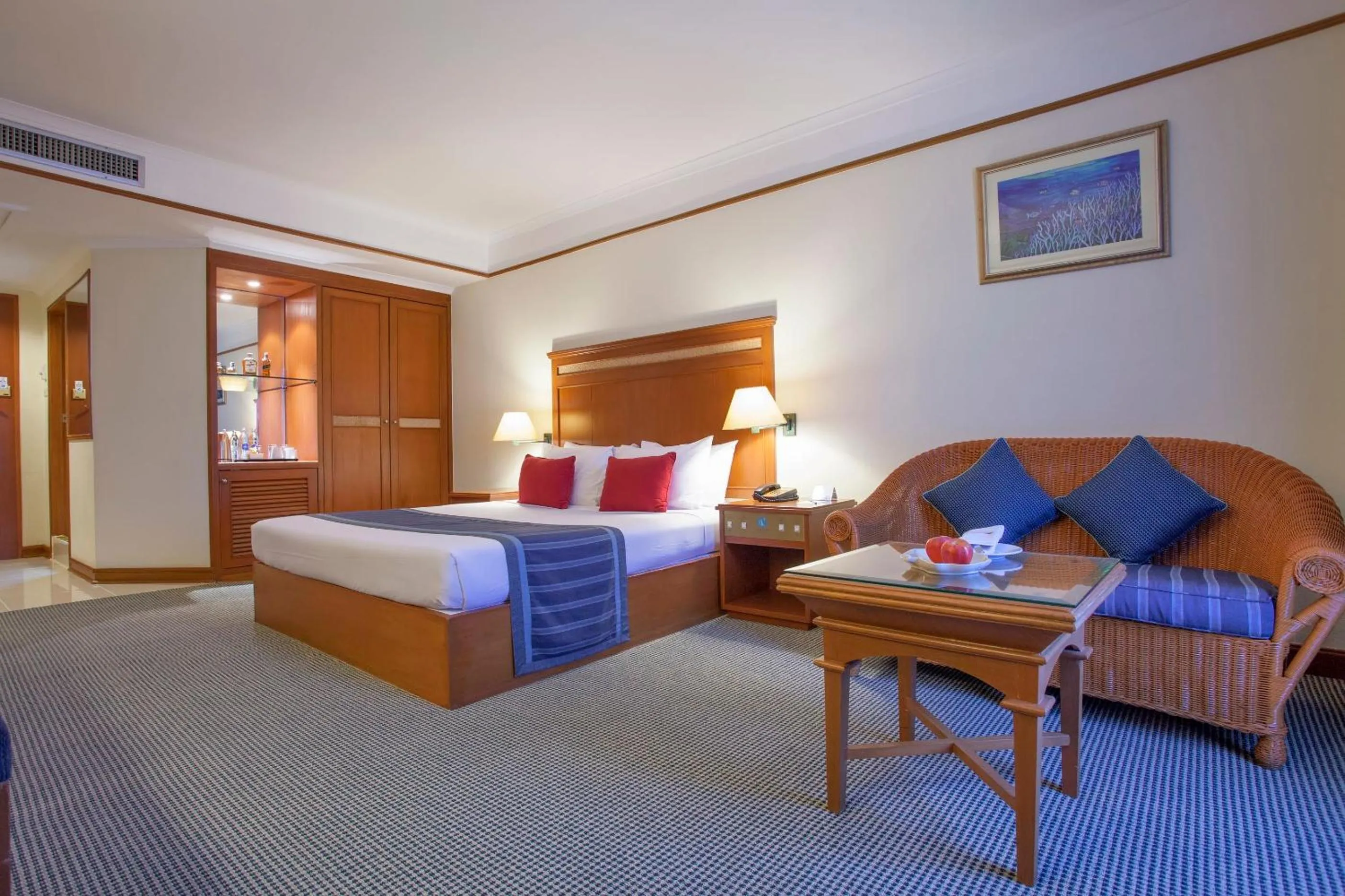 Photo of the whole room, Bed in Cholchan Pattaya Beach Resort - SHA Extra Plus