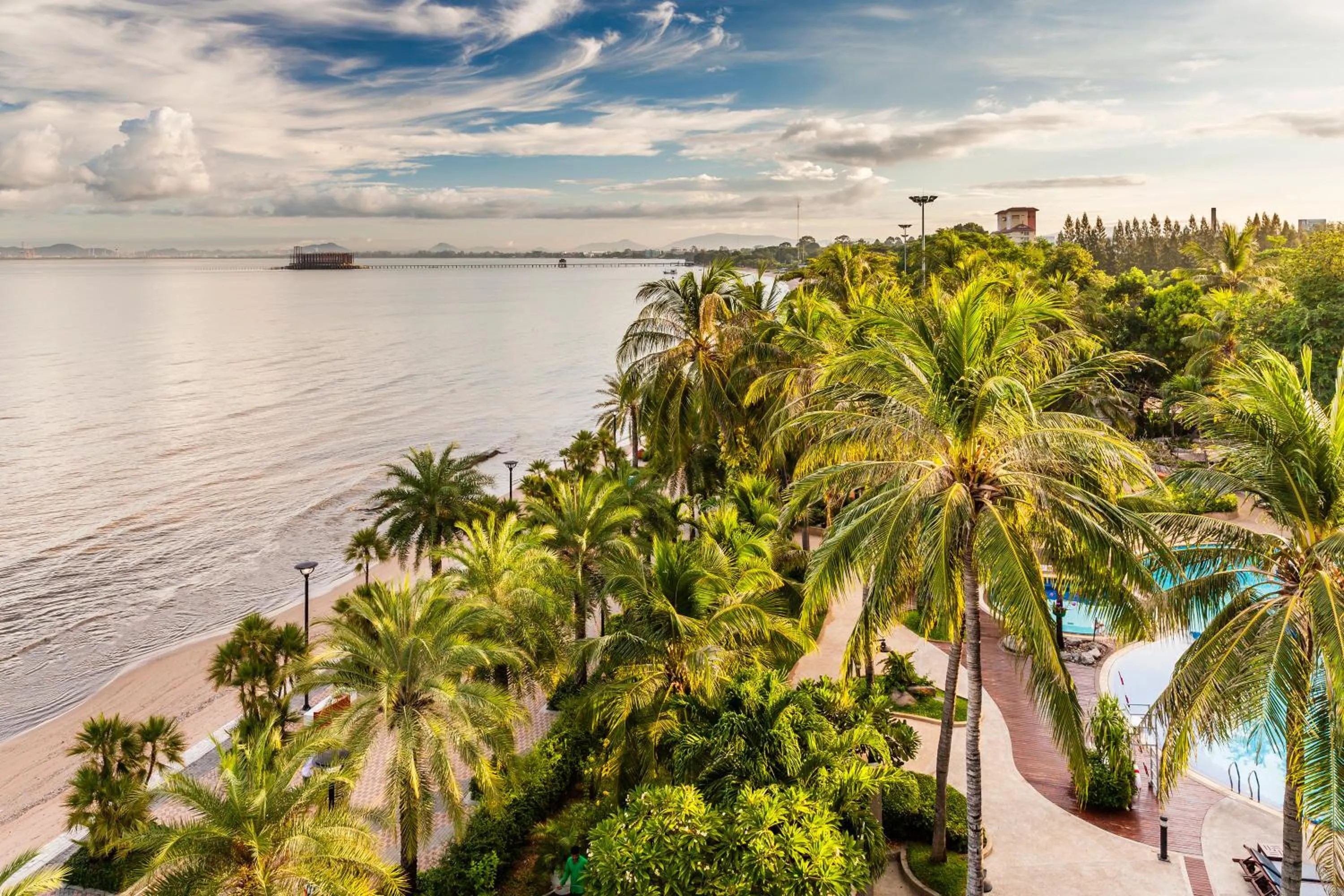 Beach in Cholchan Pattaya Beach Resort - SHA Extra Plus