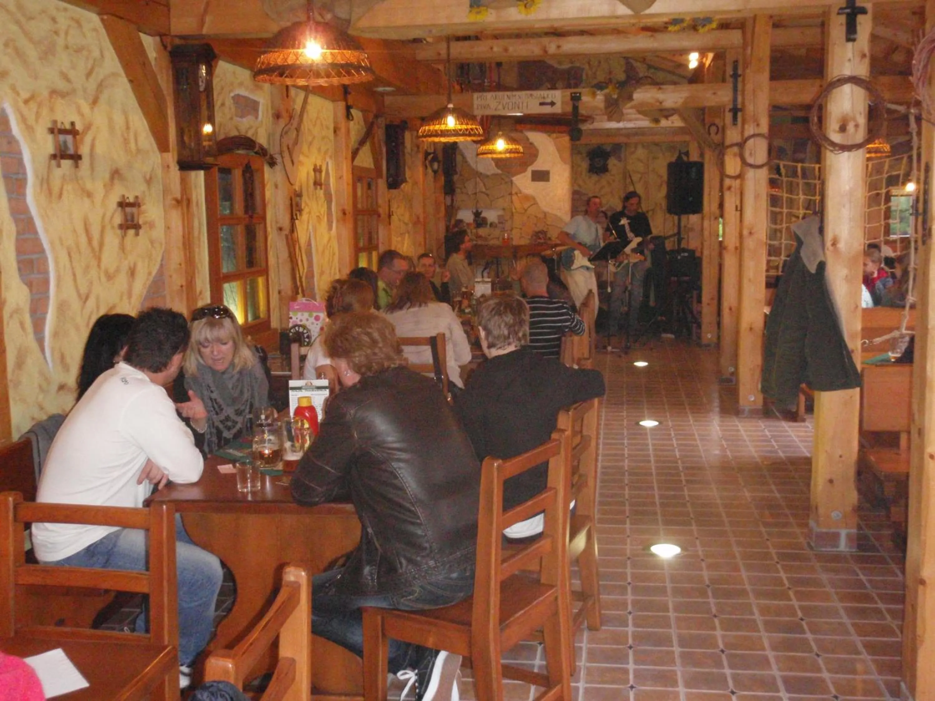 Evening entertainment in Ubytovani U Kulky