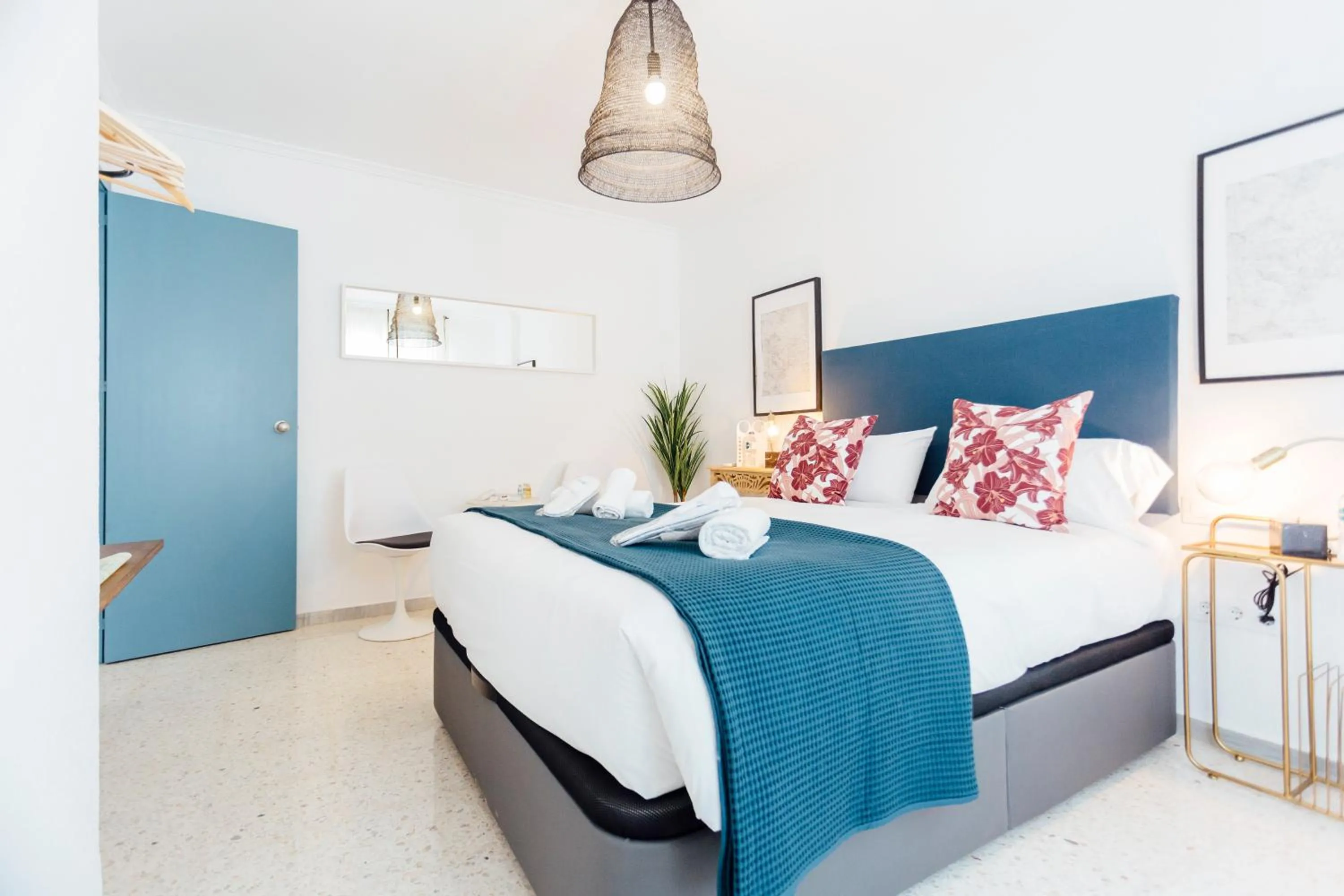 Stunning and colorful- 4Bd 2Bth- Santa Cruz