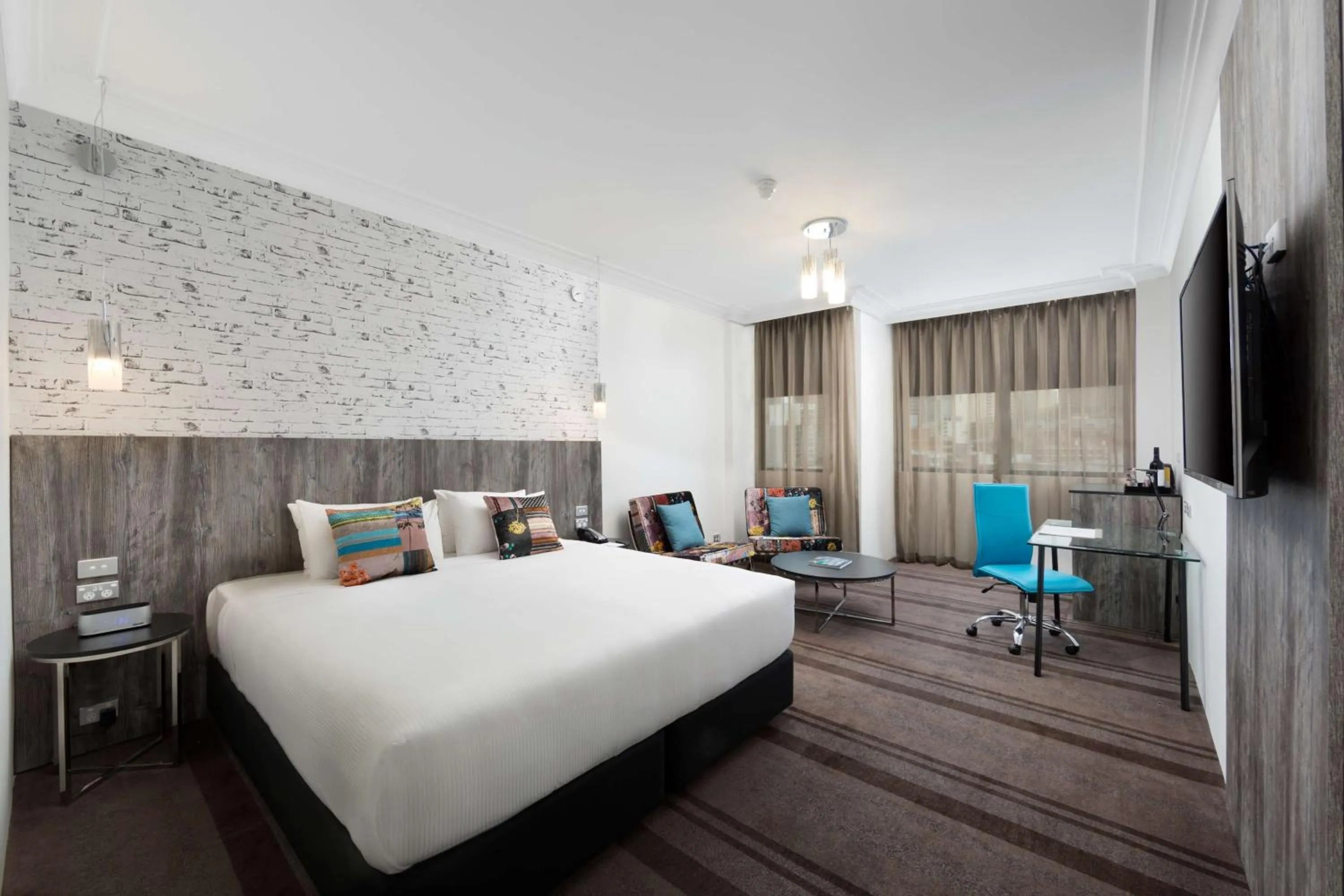 Photo of the whole room, Bed in Rydges Sydney Central