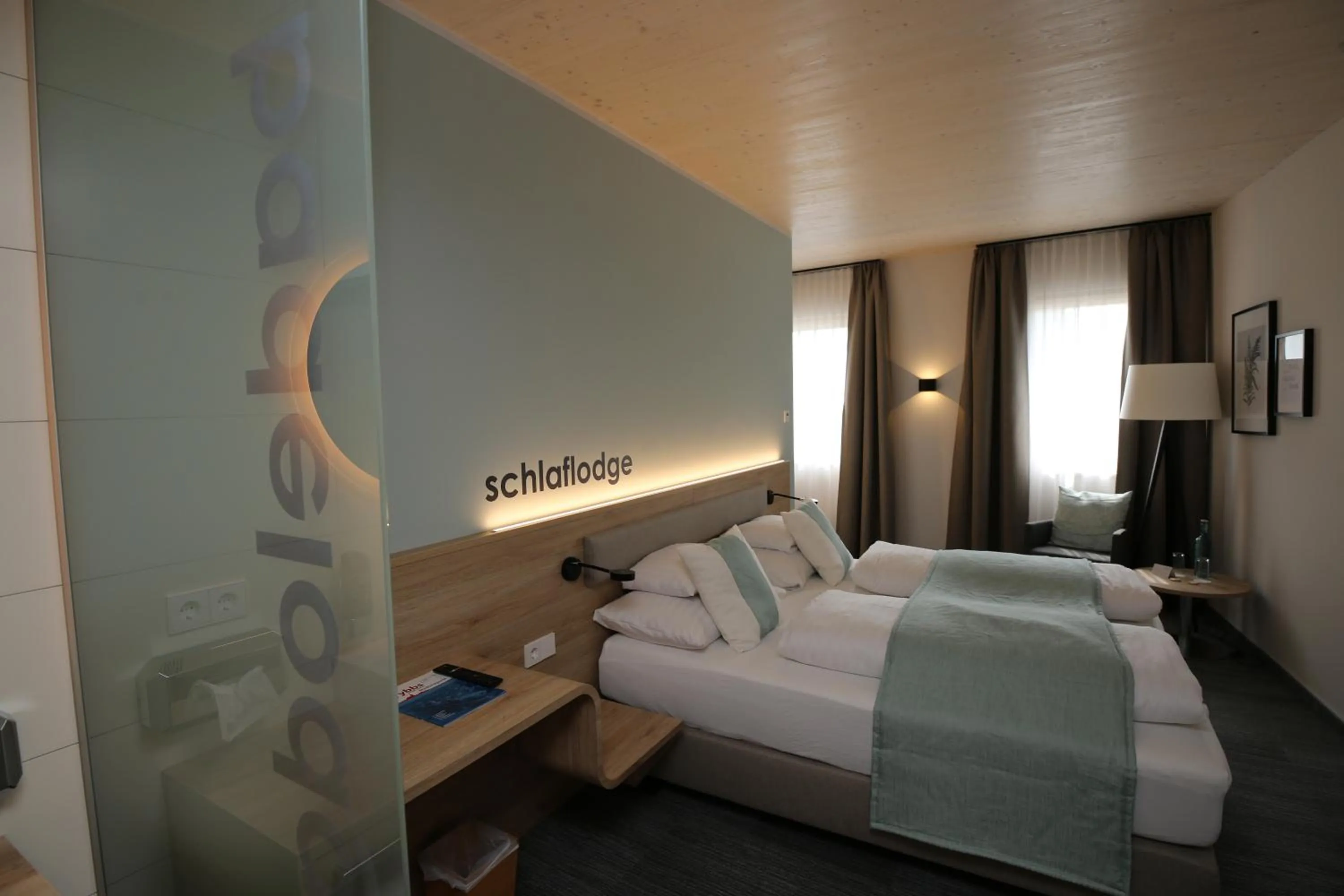 Photo of the whole room, Bed in Donau Lodge