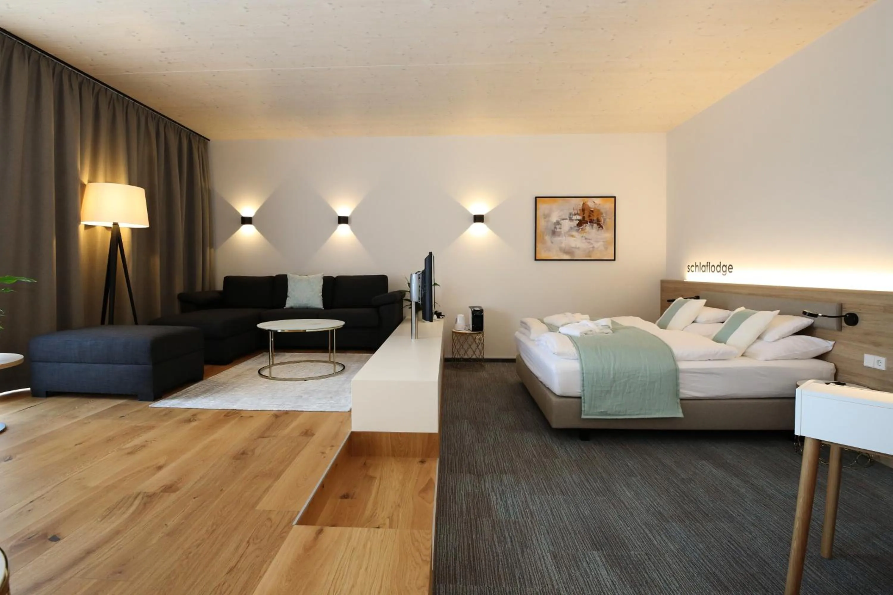 Photo of the whole room, Bed in Donau Lodge