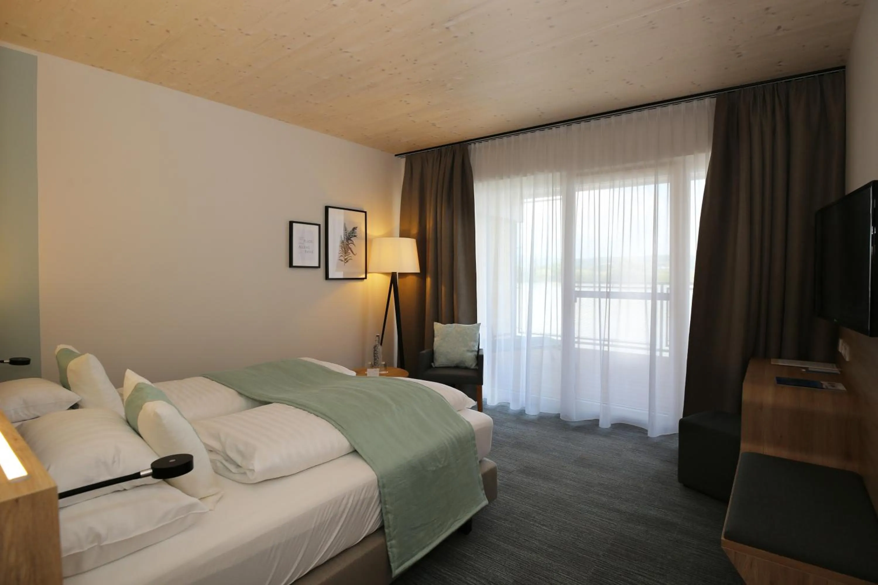 Photo of the whole room, Bed in Donau Lodge