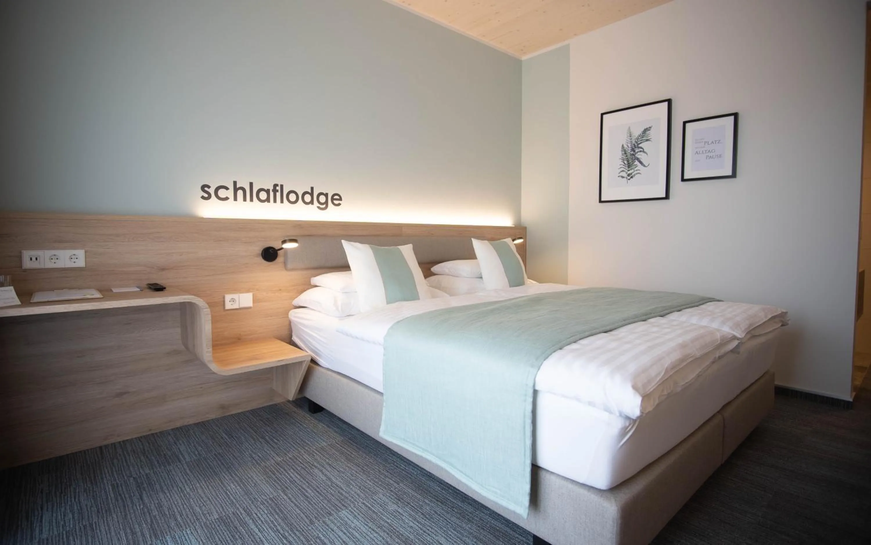 Photo of the whole room, Bed in Donau Lodge