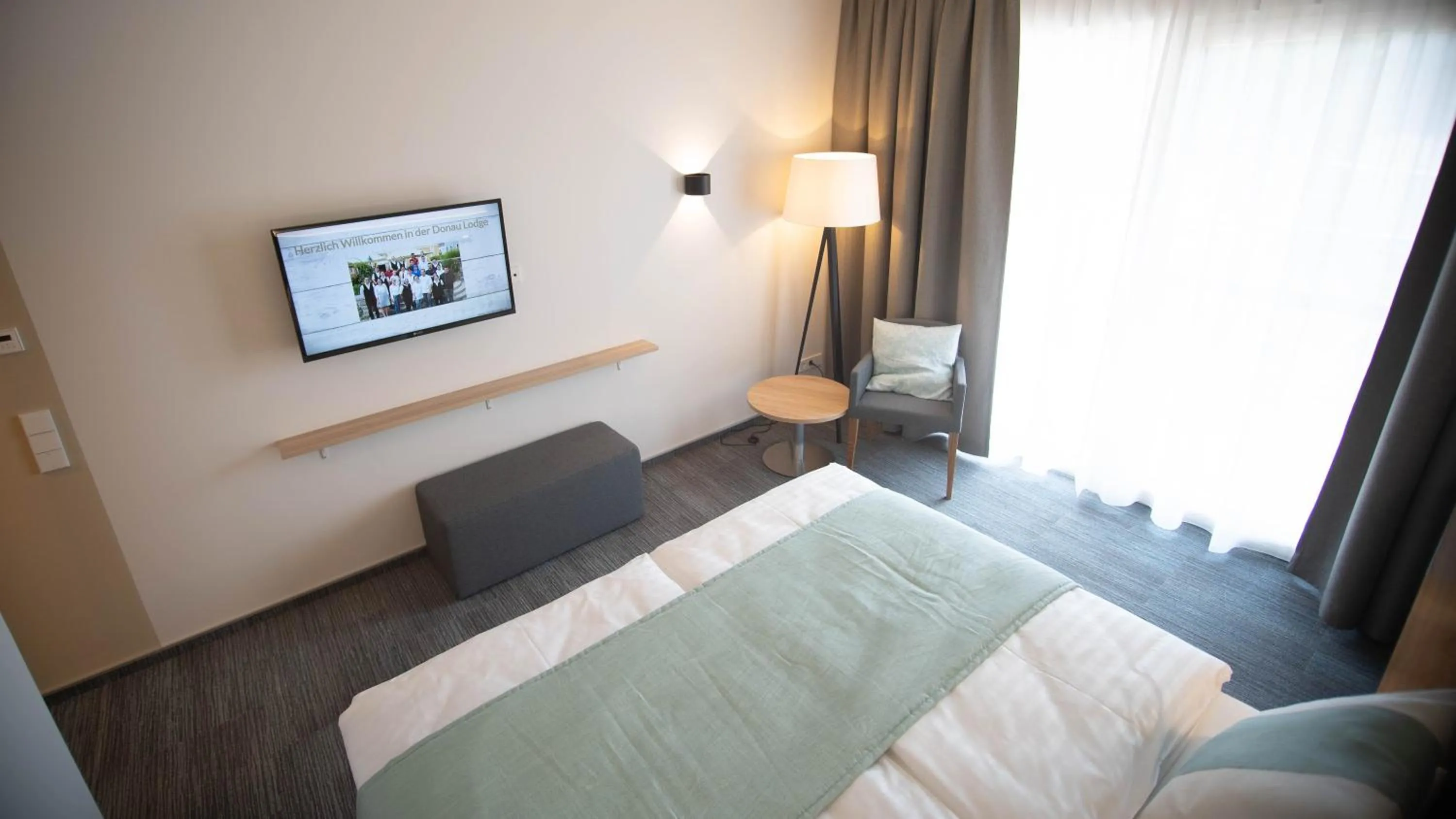 Photo of the whole room, Bed in Donau Lodge