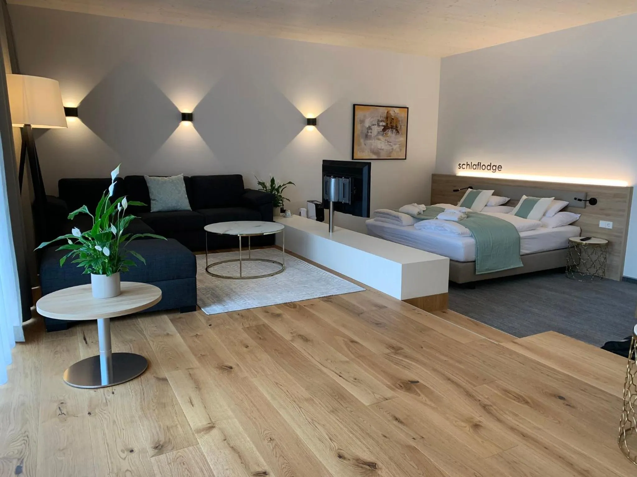 Photo of the whole room, Bed in Donau Lodge