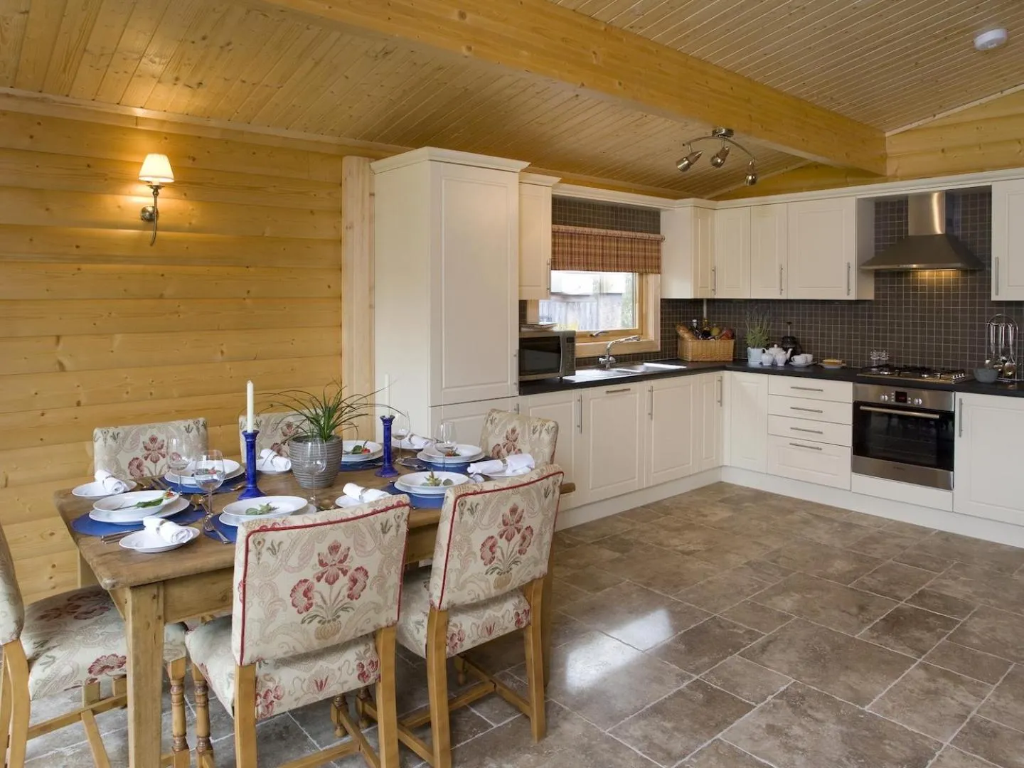 Kitchen or kitchenette in Cherbridge Lodges - Riverside lodges, short lets (business or holidays)