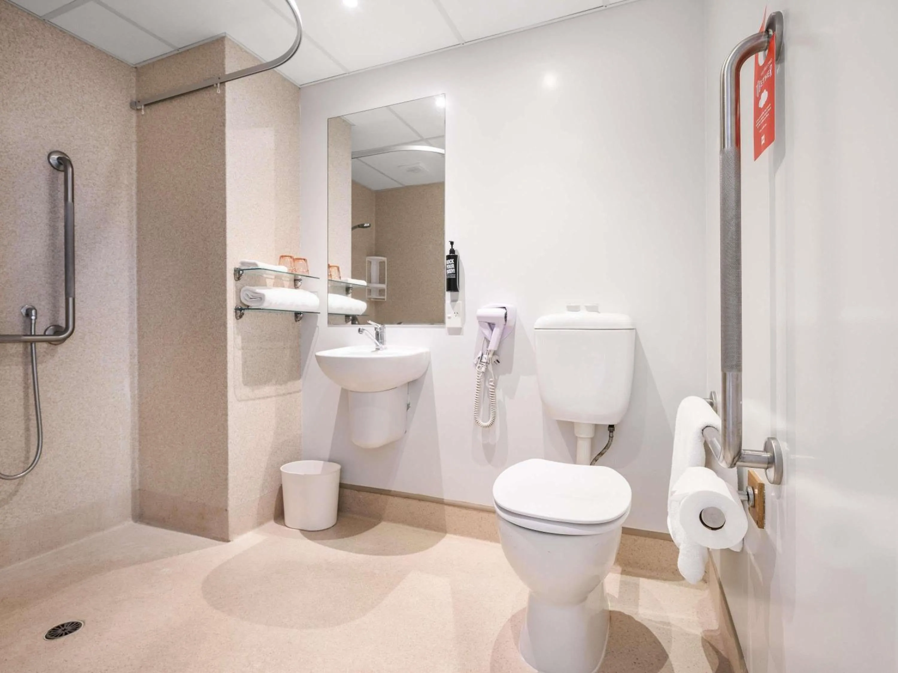 Bedroom in ibis Rotorua