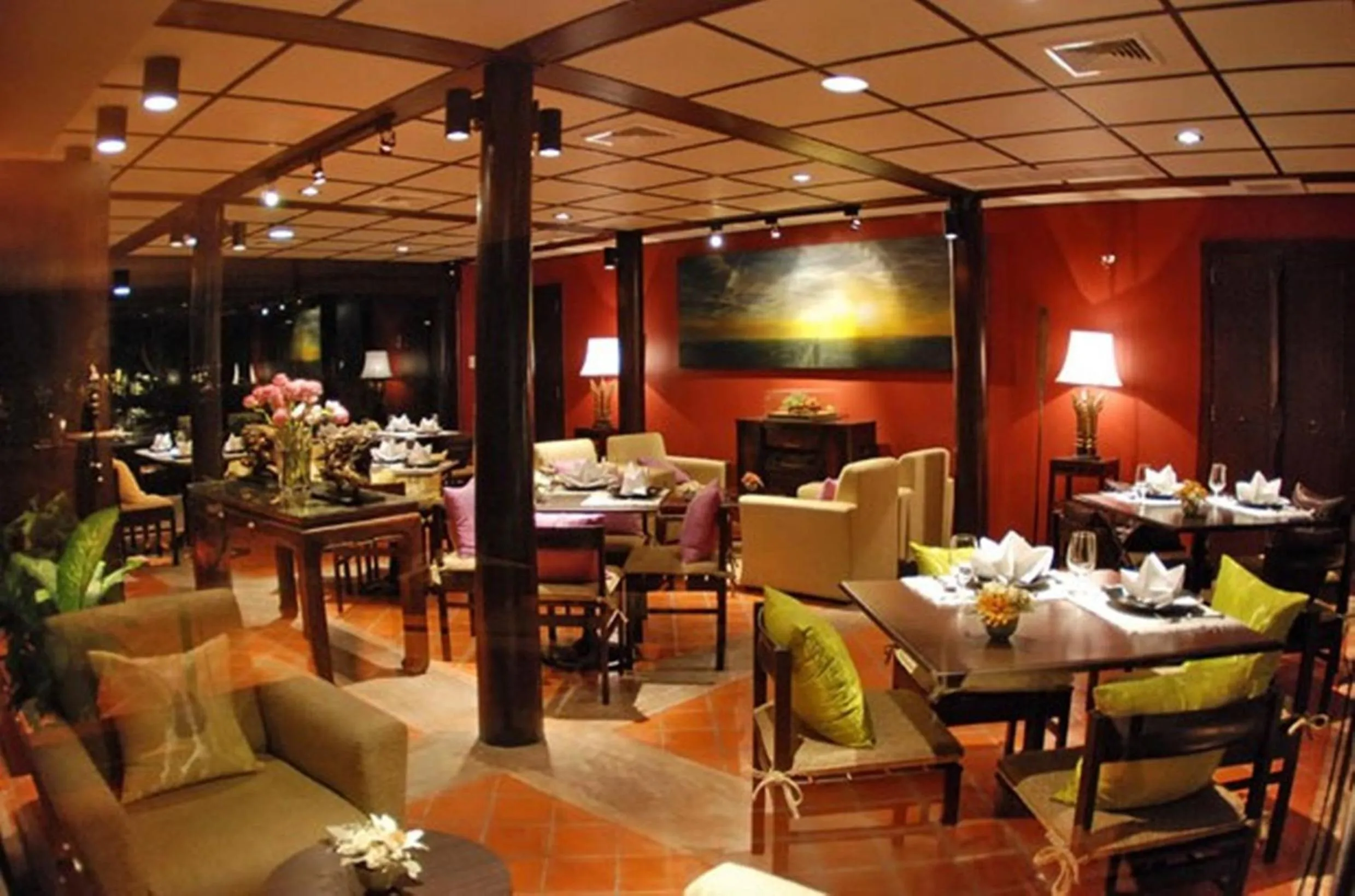 Restaurant/places to eat in Rose Hotel