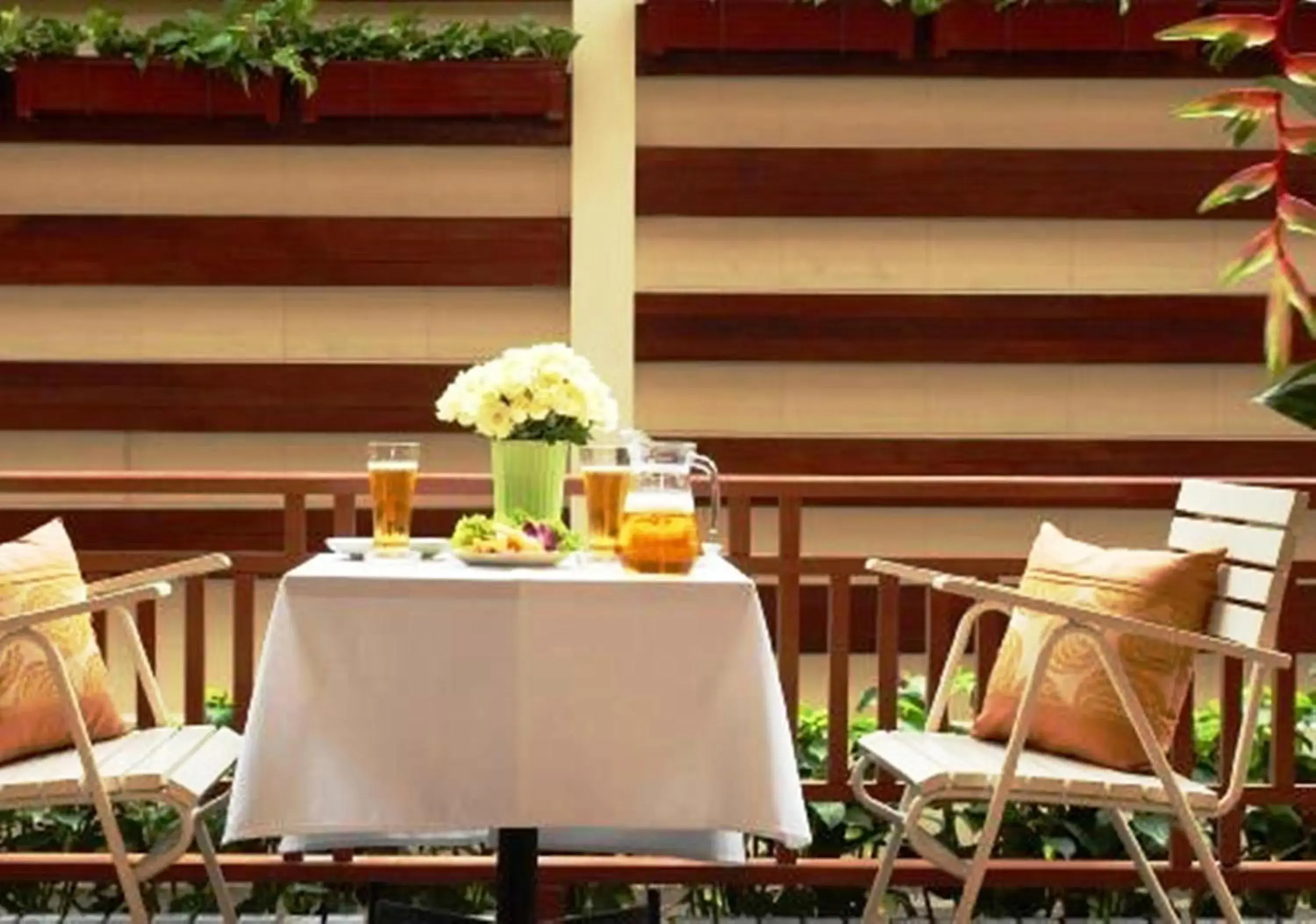 Restaurant/places to eat in Rose Hotel Restaurant/places to eat in Rose Hotel