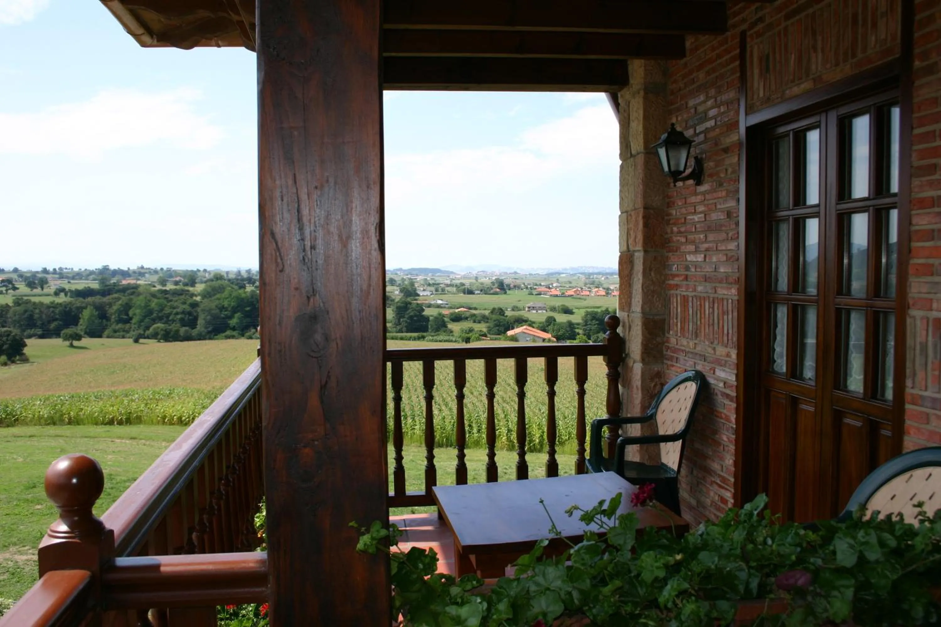Hotel "Posada Finca EL SOLAR" Algunas habts tipo estudio con nevera microondas hidromasaje para 2 terraza vistas - " Gintonic- Bar -Terraza panorámica"
