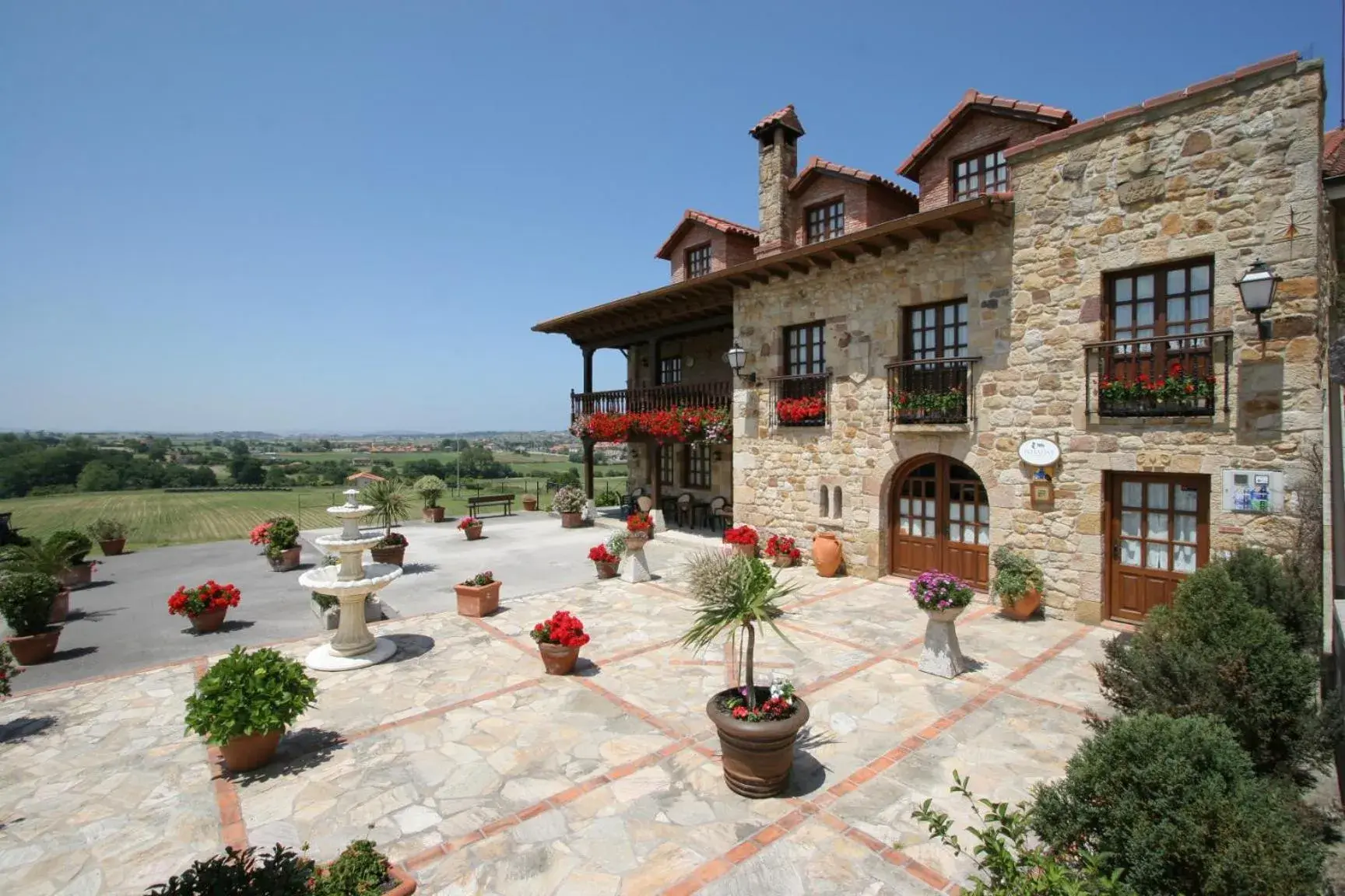 Hotel "Posada Finca EL SOLAR" Algunas habts tipo estudio con nevera microondas hidromasaje para 2 terraza vistas - " Gintonic- Bar -Terraza panorámica" Hotel "Posada Finca EL SOLAR" Algunas habts tipo estudio con nevera microondas hidromasaje para 2 terraza vistas - " Gintonic- Bar -Terraza panorámica"