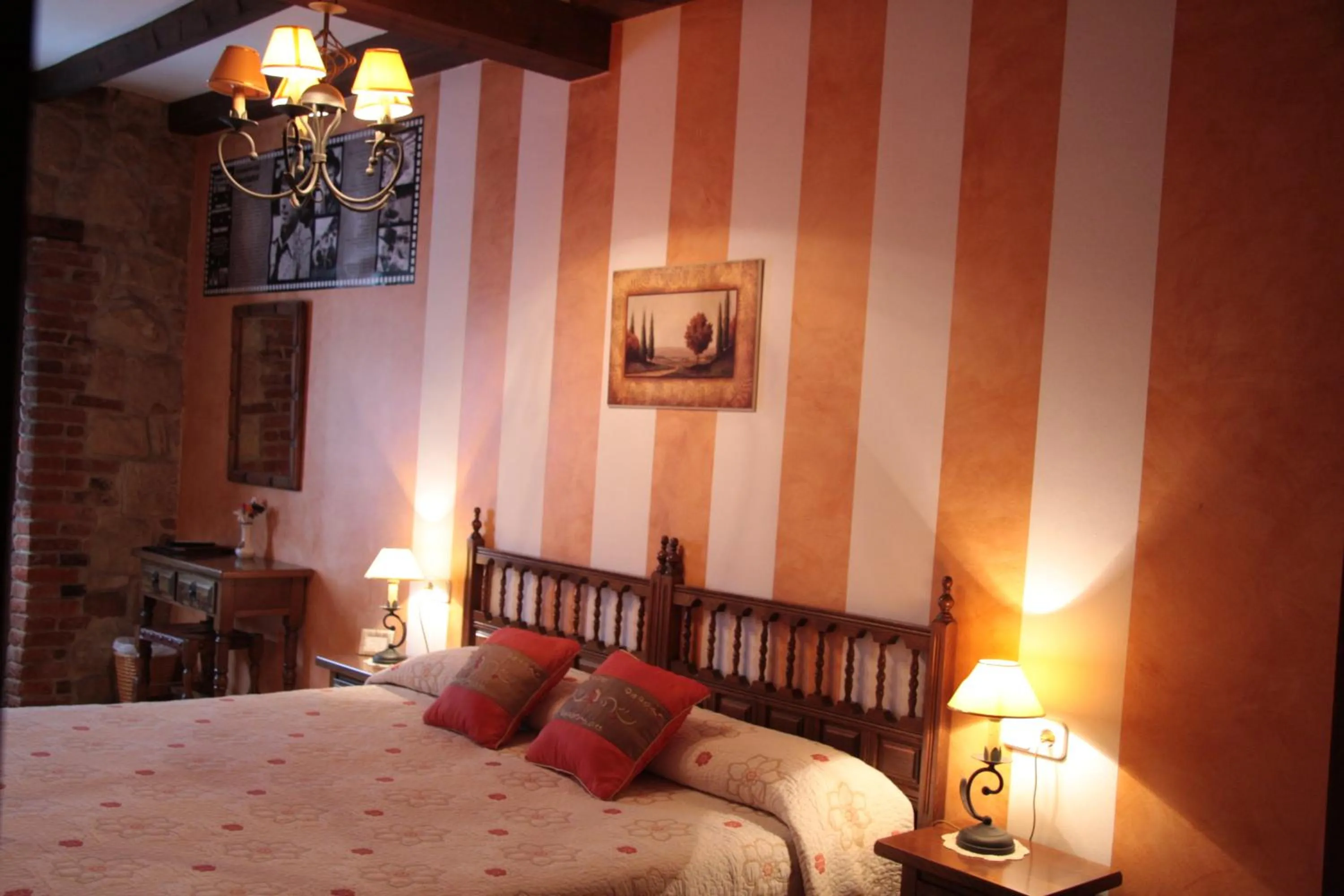Bed in Hotel "Posada Finca EL SOLAR" Algunas habts tipo estudio con nevera microondas hidromasaje para 2 terraza vistas - " Gintonic- Bar -Terraza panorámica"