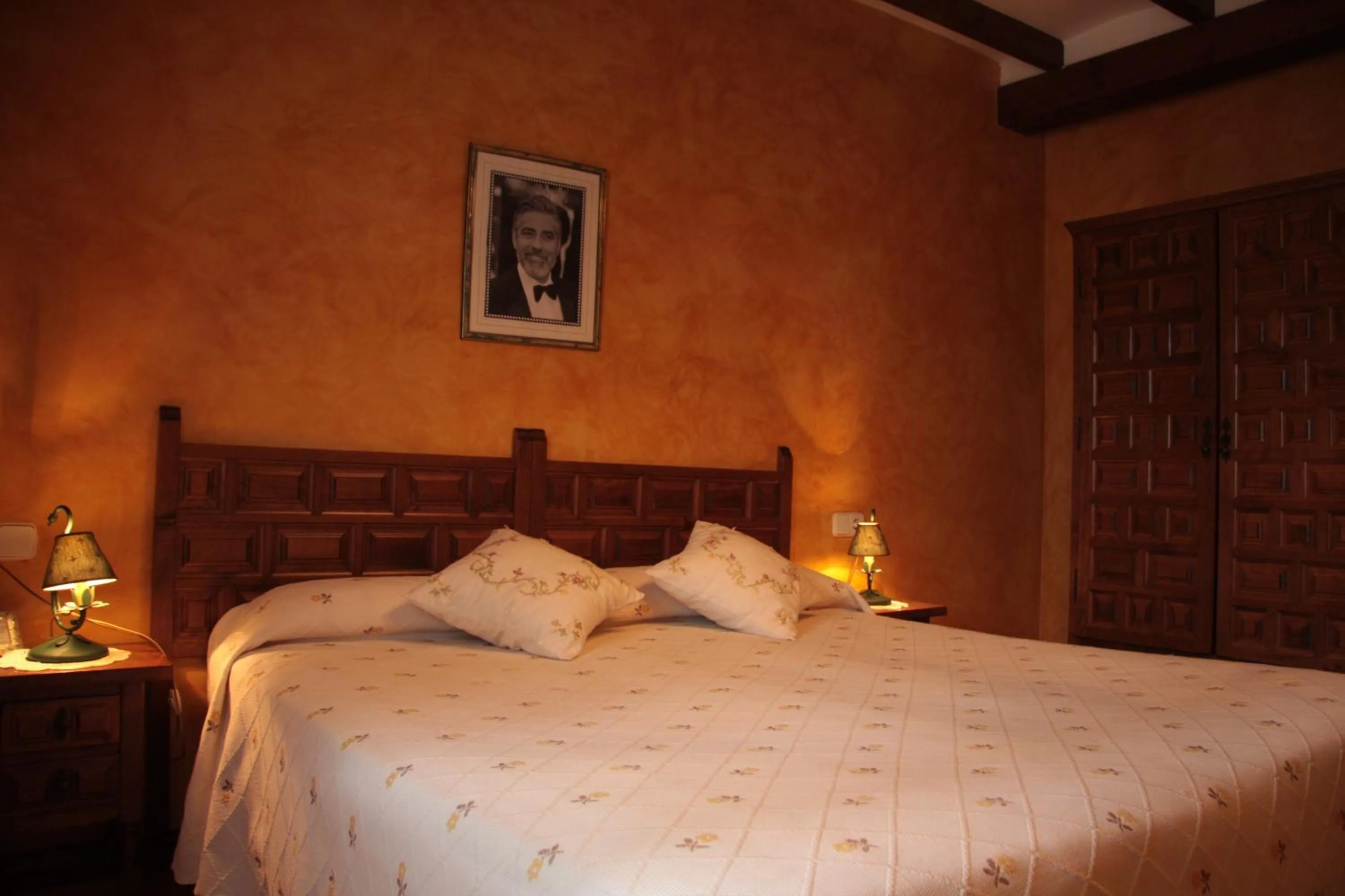 Bed in Hotel "Posada Finca EL SOLAR" Algunas habts tipo estudio con nevera microondas hidromasaje para 2 terraza vistas - " Gintonic- Bar -Terraza panorámica"