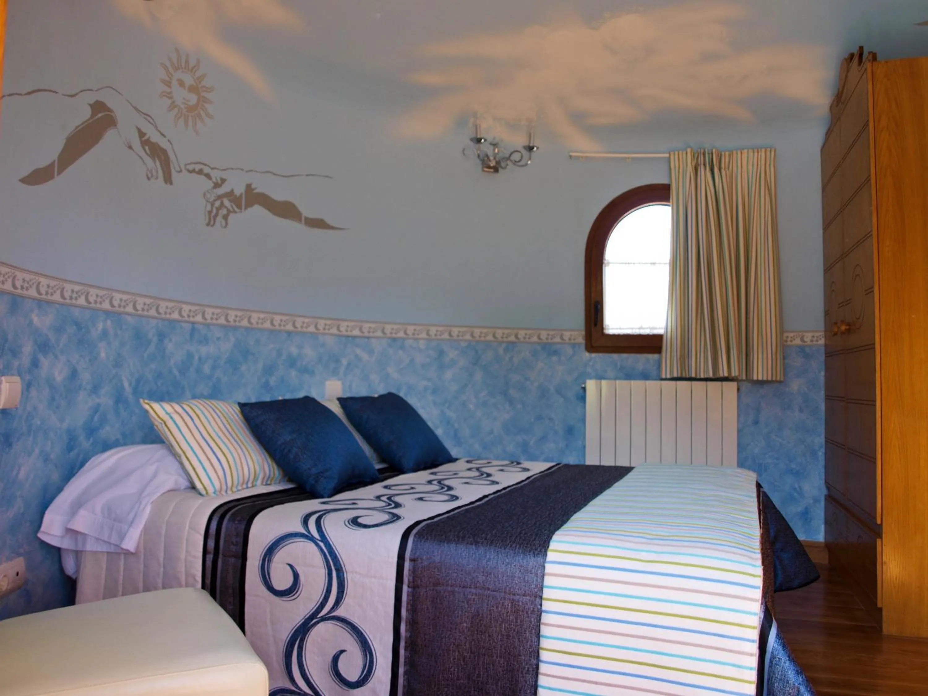 Photo of the whole room, Bed in Hotel "Posada Finca EL SOLAR" Algunas habts tipo estudio con nevera microondas hidromasaje para 2 terraza vistas - " Gintonic- Bar -Terraza panorámica"