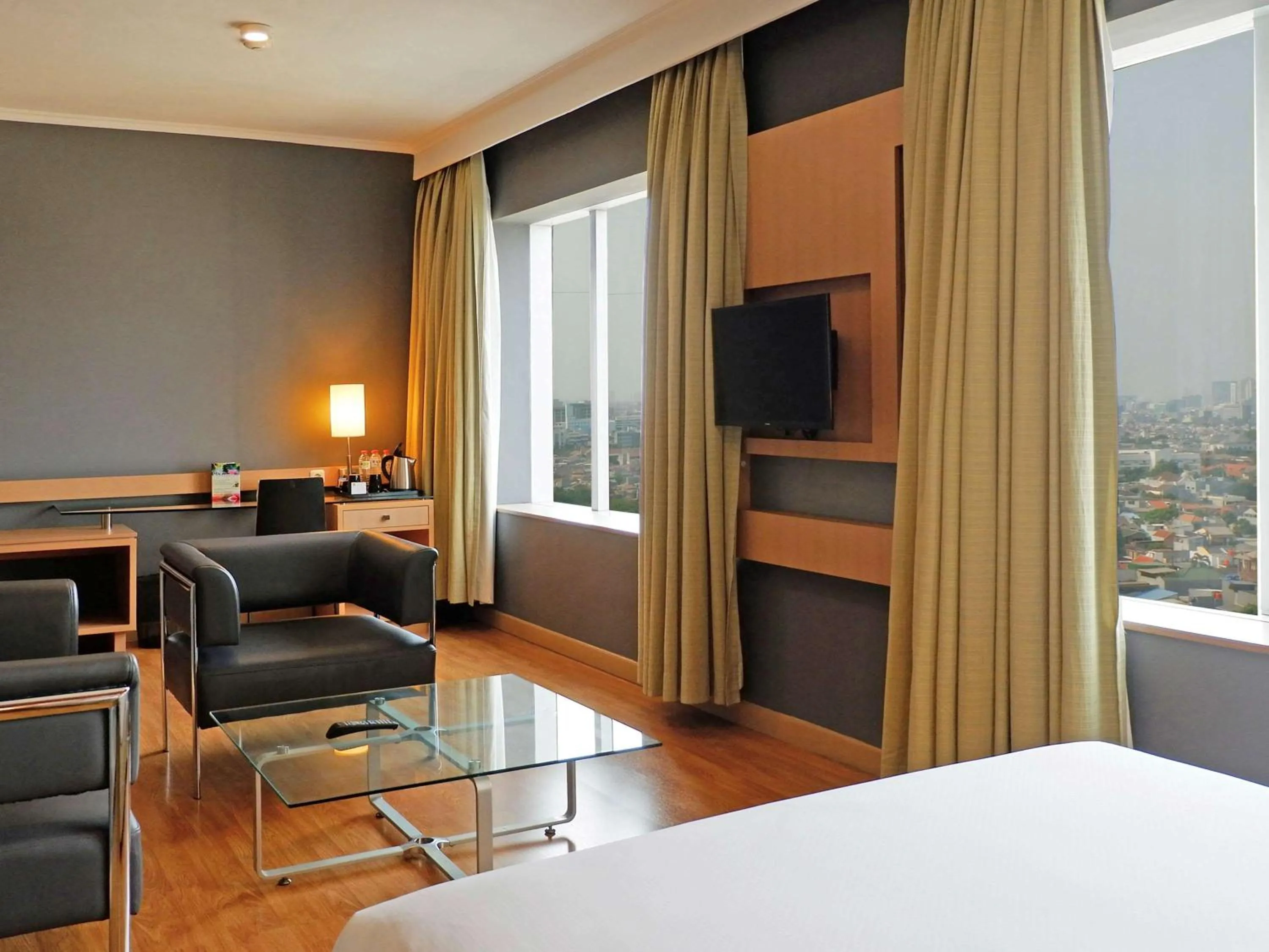 Photo of the whole room, Bed in Hotel KIMAYA Slipi Jakarta By HARRIS
