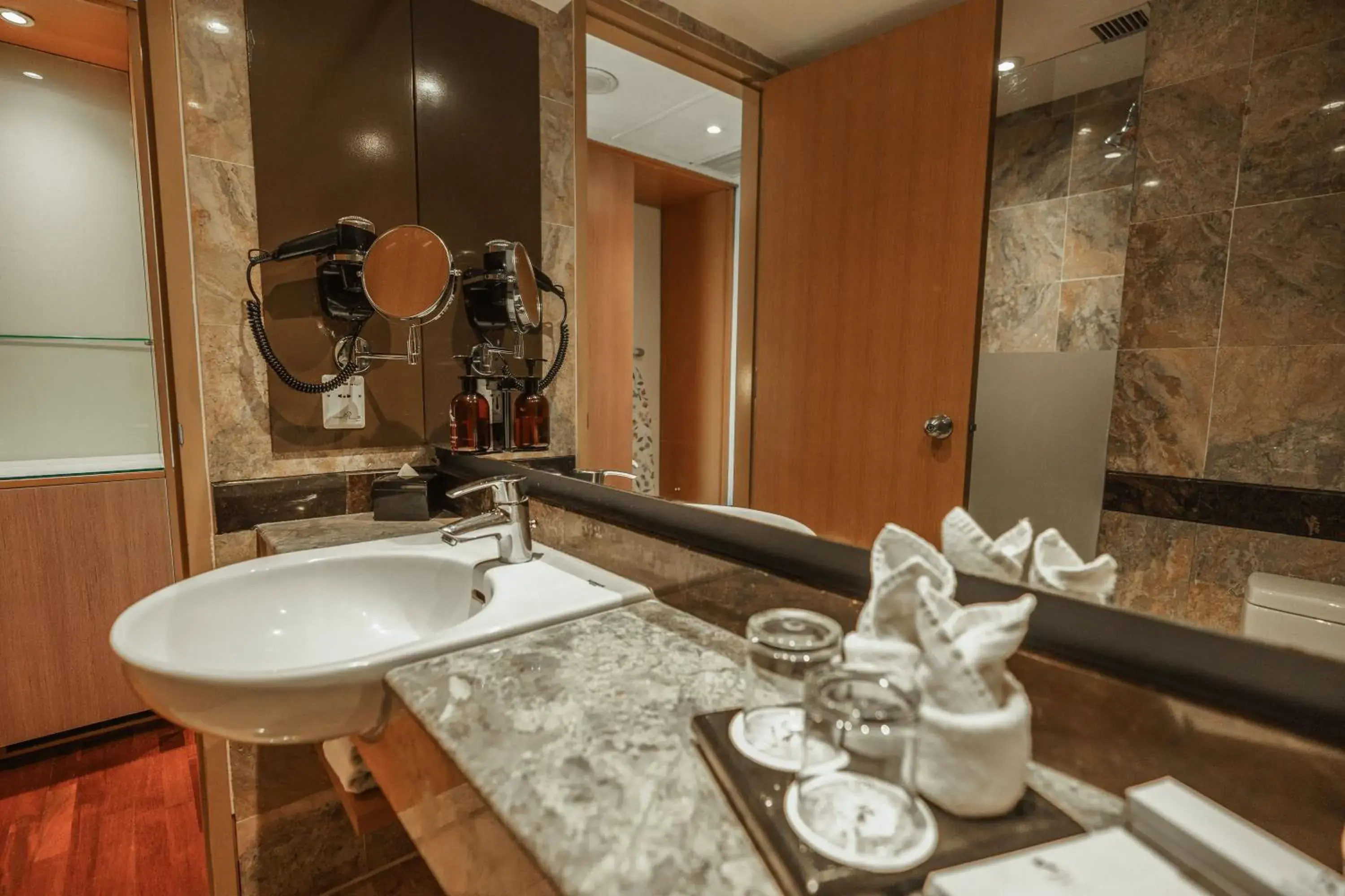 Bathroom in Hotel KIMAYA Slipi Jakarta By HARRIS Bathroom in Hotel KIMAYA Slipi Jakarta By HARRIS
