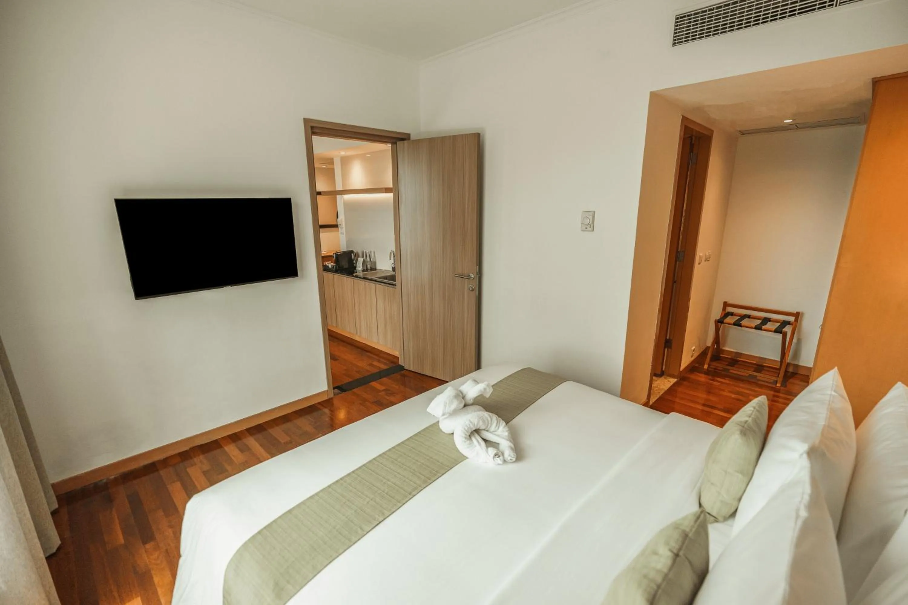 Bed in Hotel KIMAYA Slipi Jakarta By HARRIS