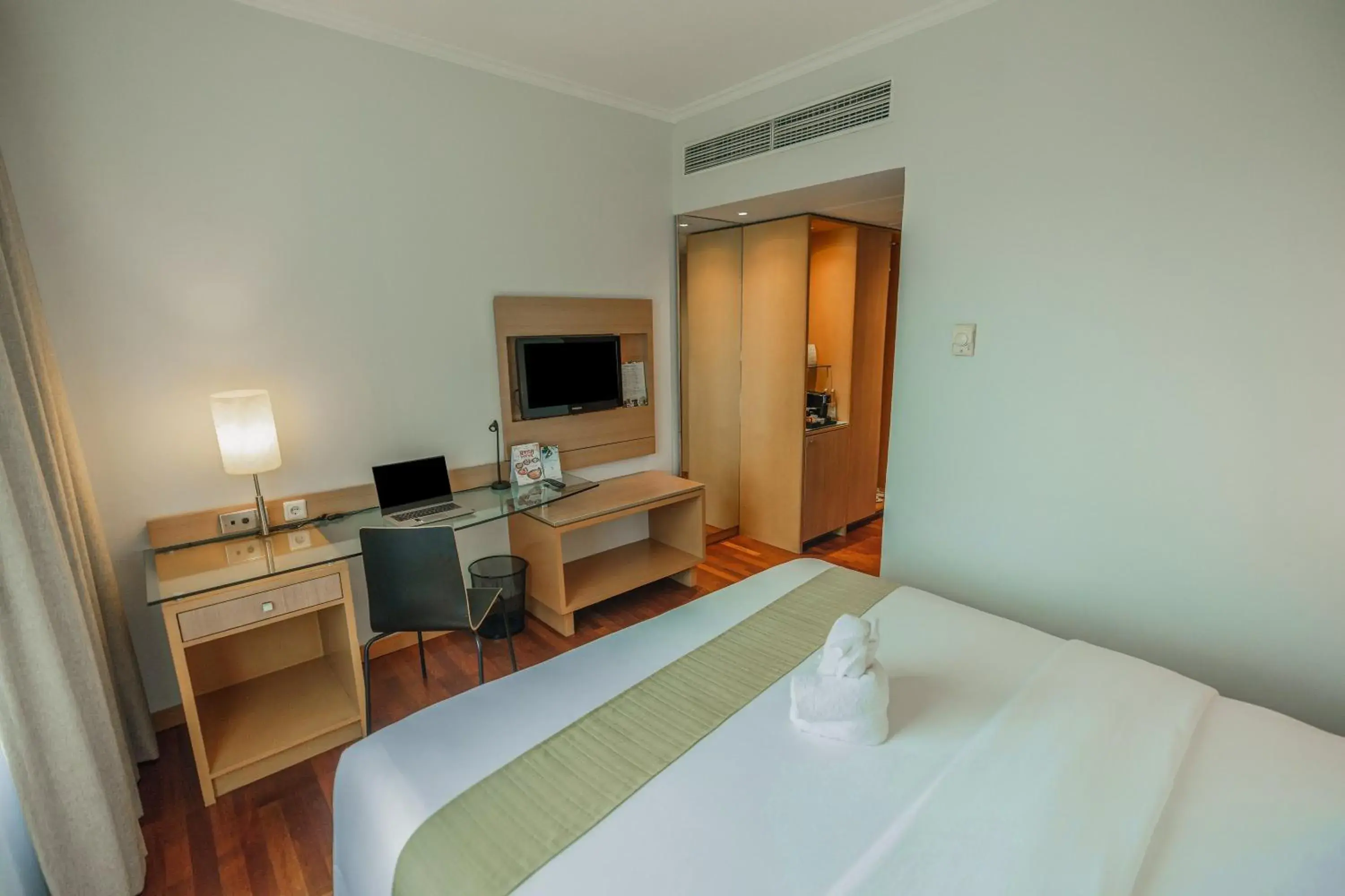 Bed in Hotel KIMAYA Slipi Jakarta By HARRIS Bed in Hotel KIMAYA Slipi Jakarta By HARRIS