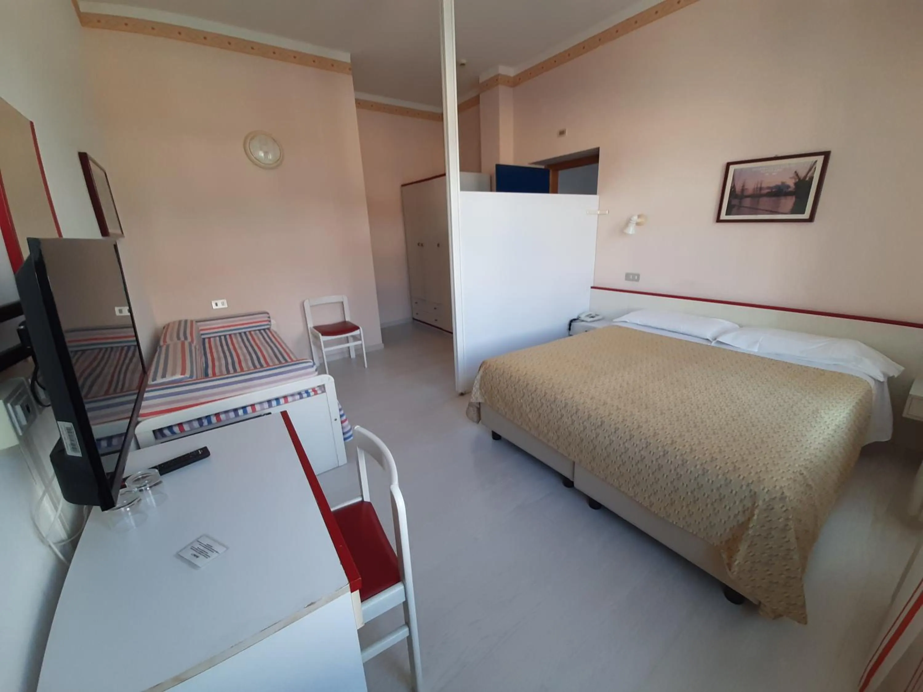 Photo of the whole room, Bed in Elba Hotel