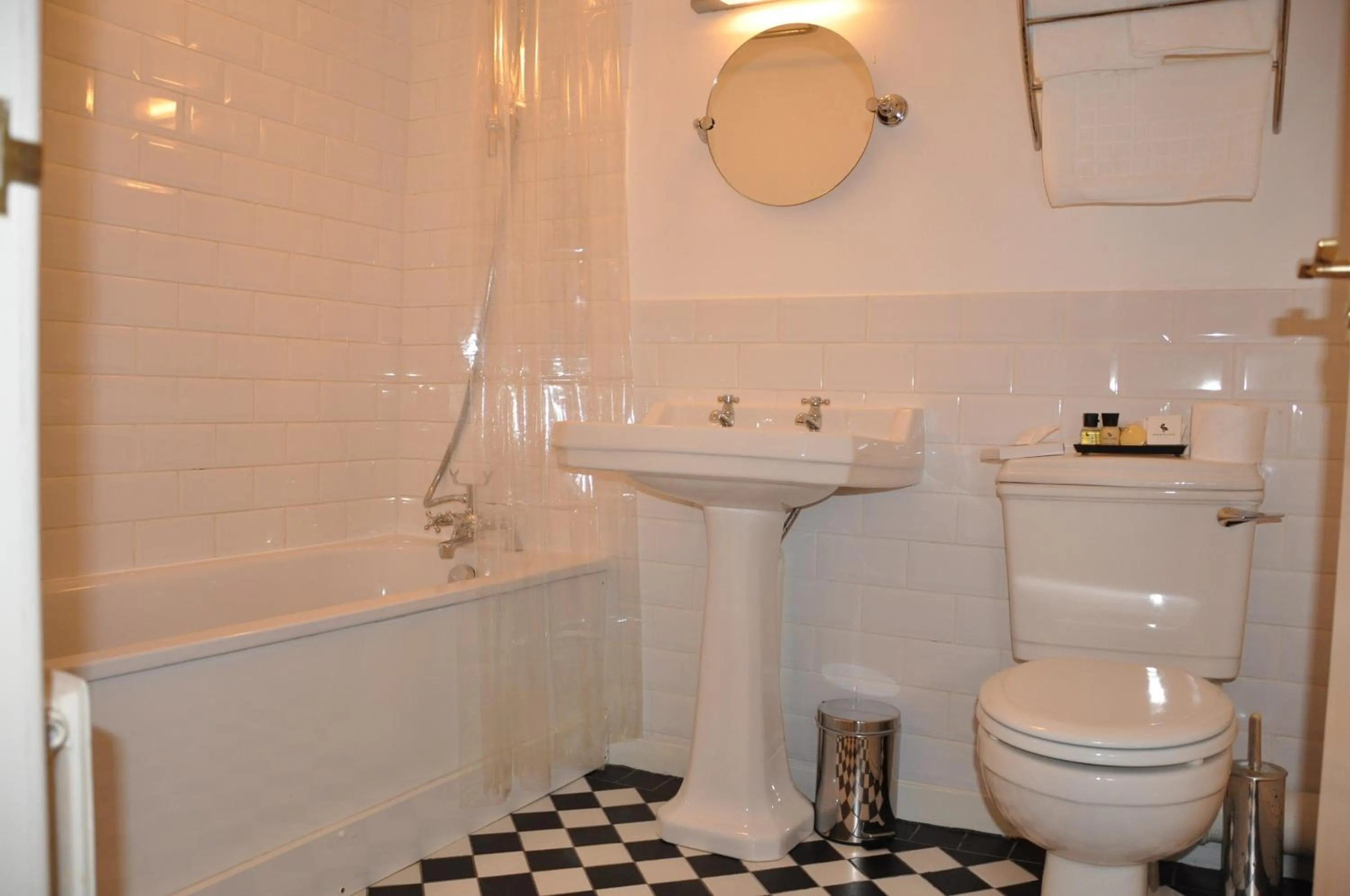 Bathroom in Kames Hotel