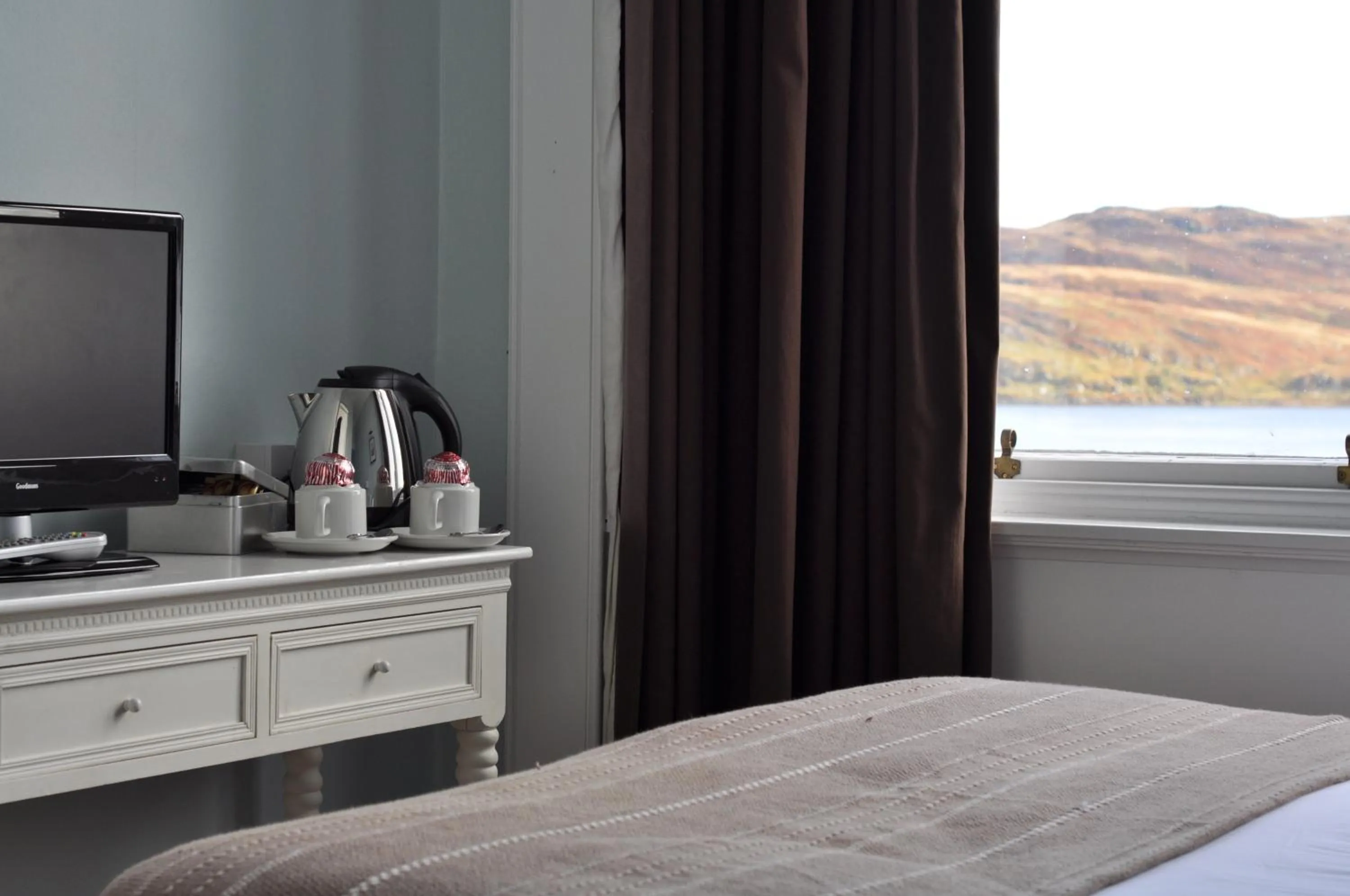 Day, Bed in Kames Hotel