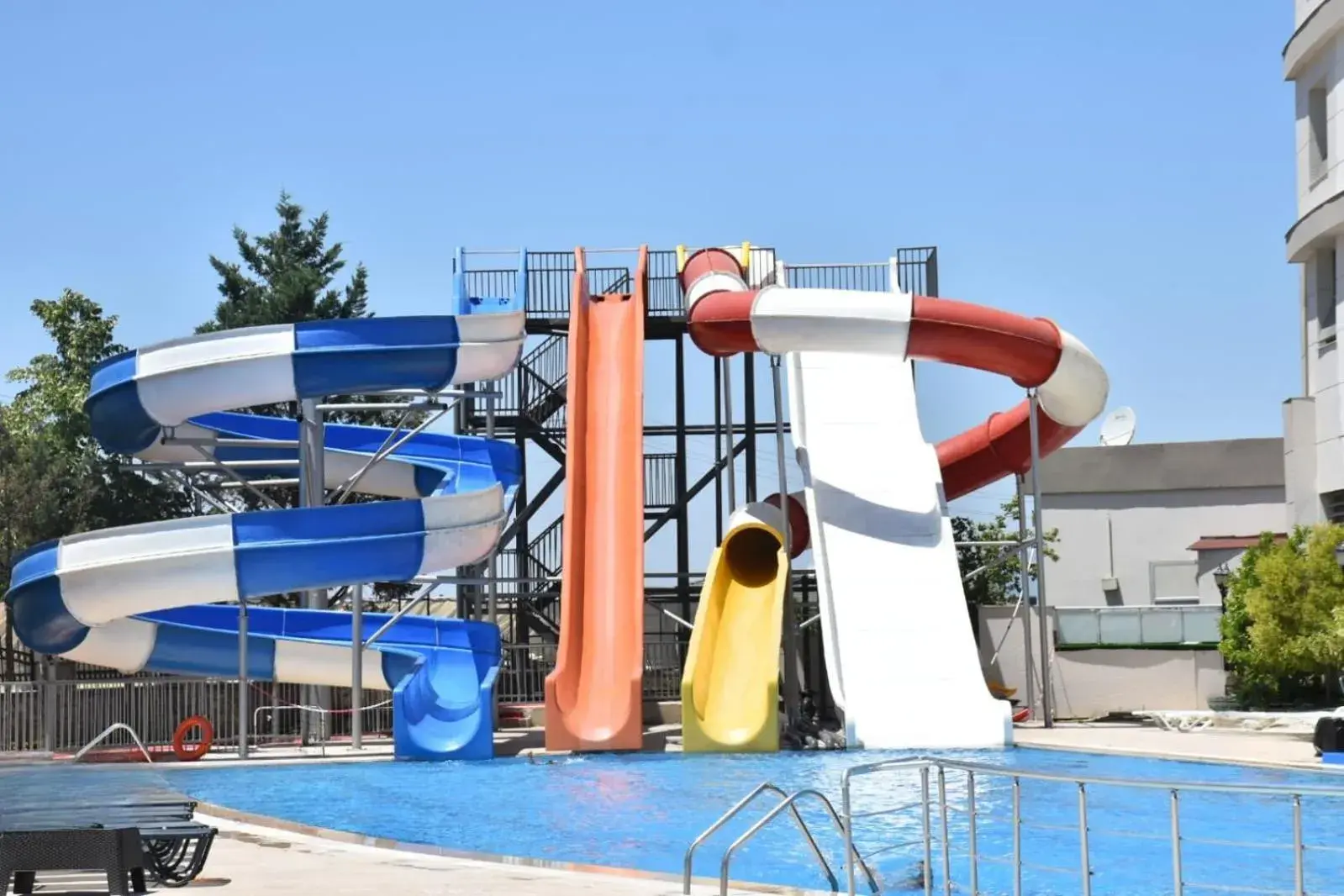 Swimming pool in The Sign Kocaeli Thermal Spa Hotel &Convention Center Swimming pool in The Sign Kocaeli Thermal Spa Hotel &Convention Center