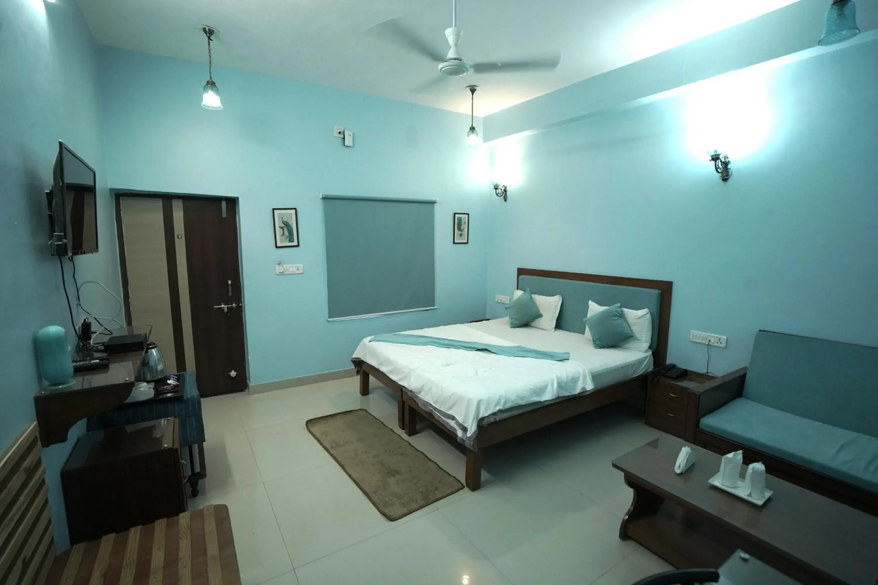 Bedroom, Bed in Devendragarh Palace - Luxury Paying Guest House Bedroom, Bed in Devendragarh Palace - Luxury Paying Guest House