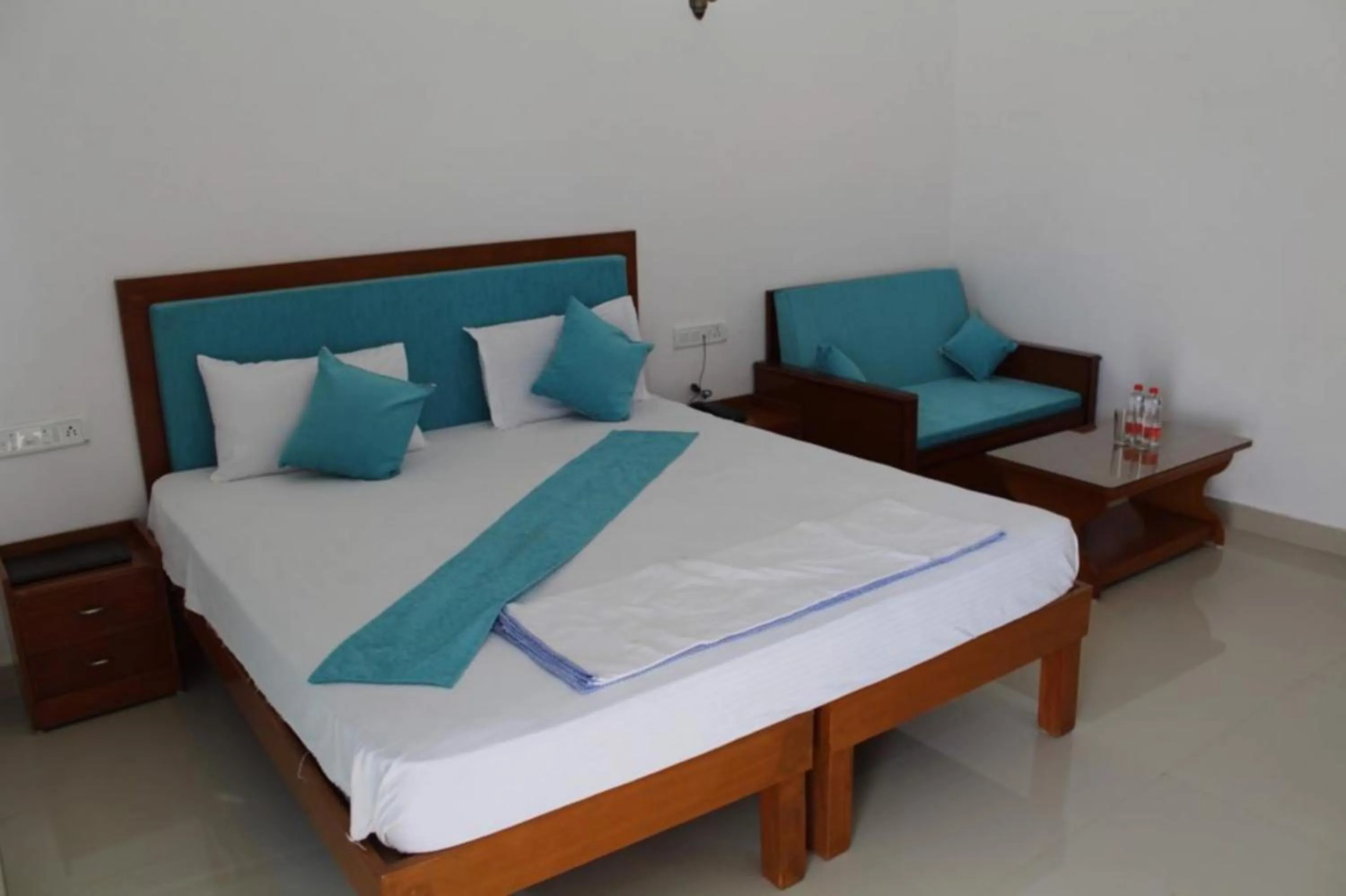 Bedroom, Bed in Devendragarh Palace - Luxury Paying Guest House