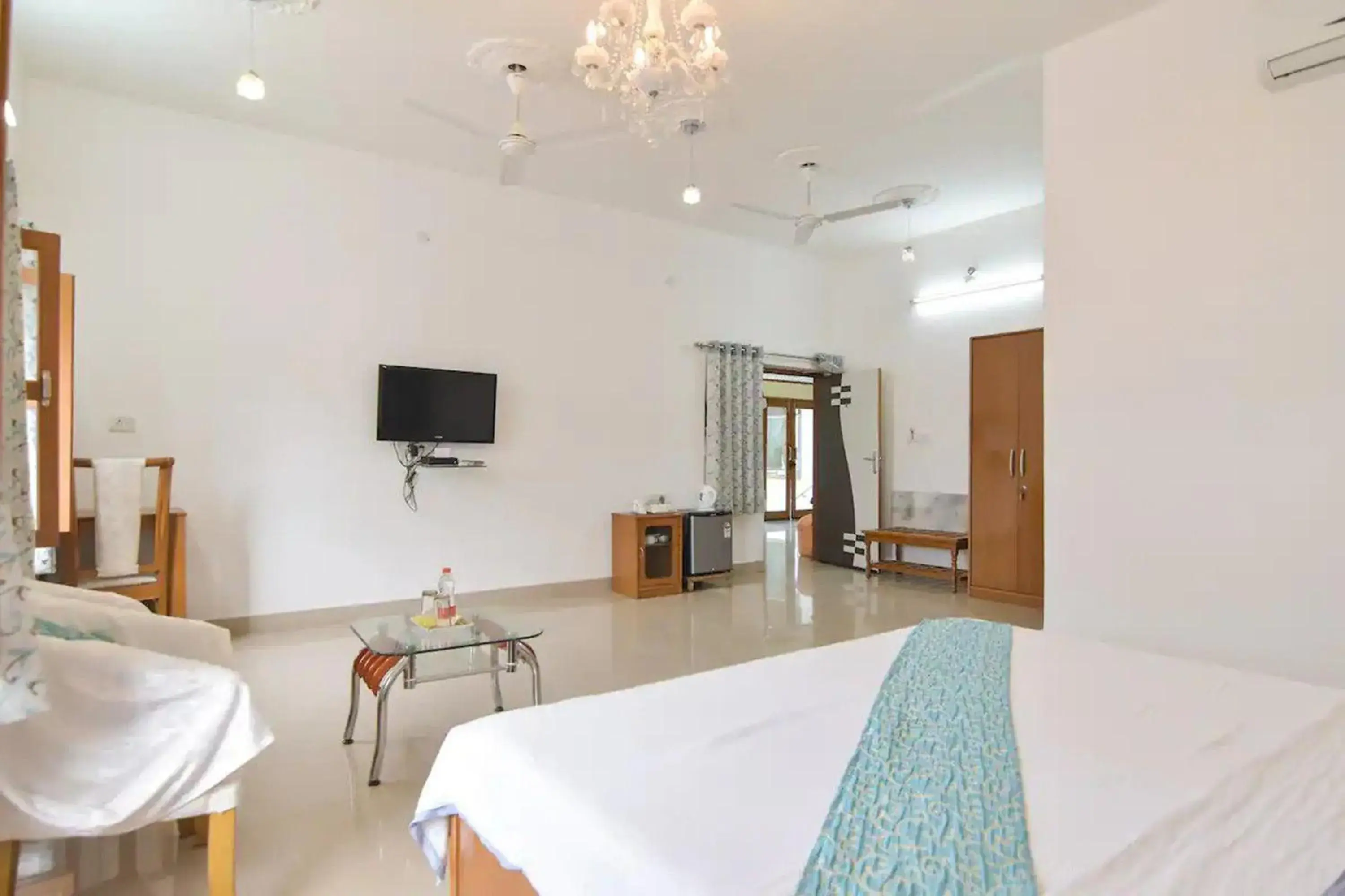 Bed in Devendragarh Palace - Luxury Paying Guest House Bed in Devendragarh Palace - Luxury Paying Guest House